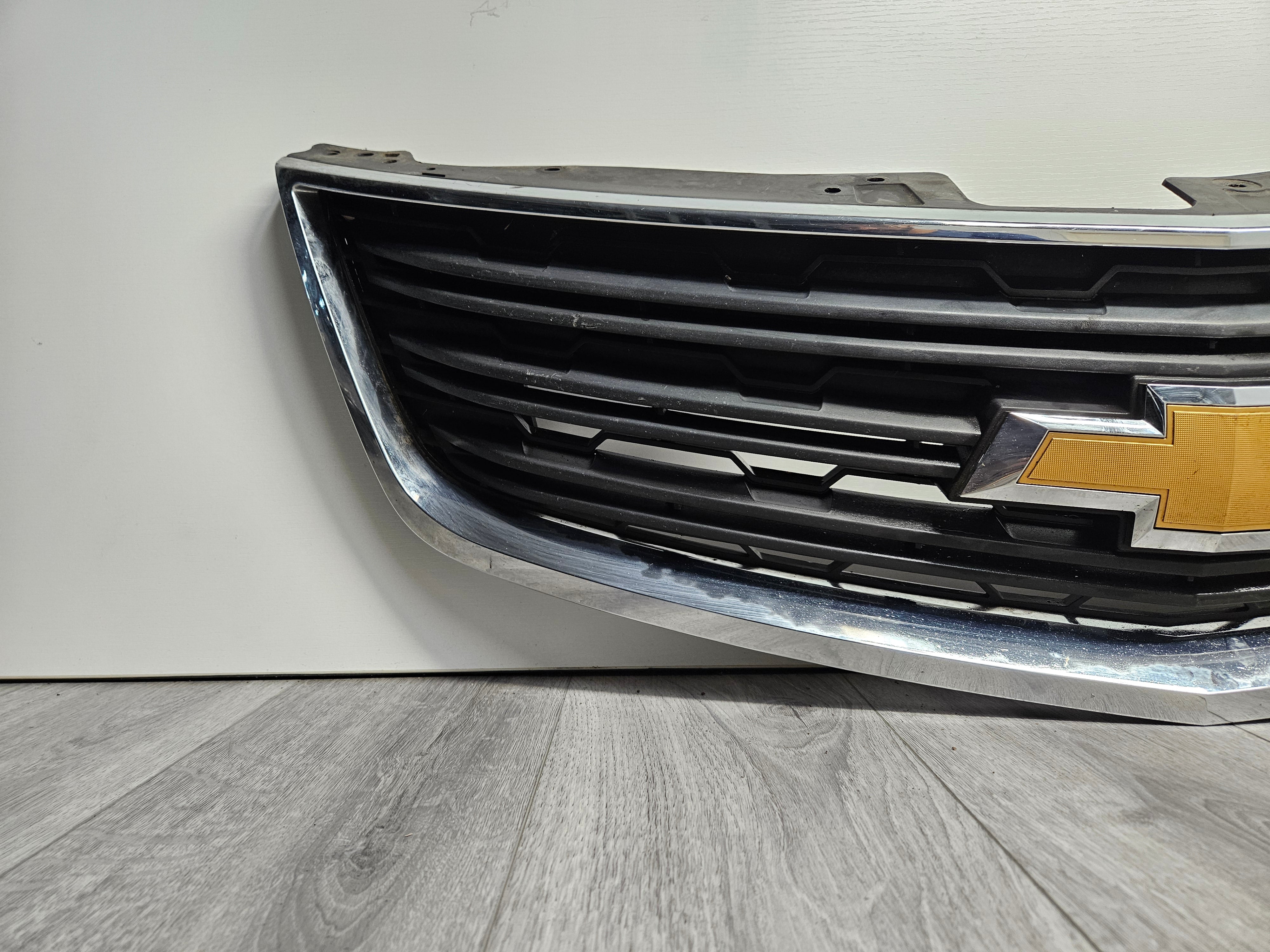 2013 - 2017 CHEVROLET TRAVERSE FRONT BUMPER GRILLE