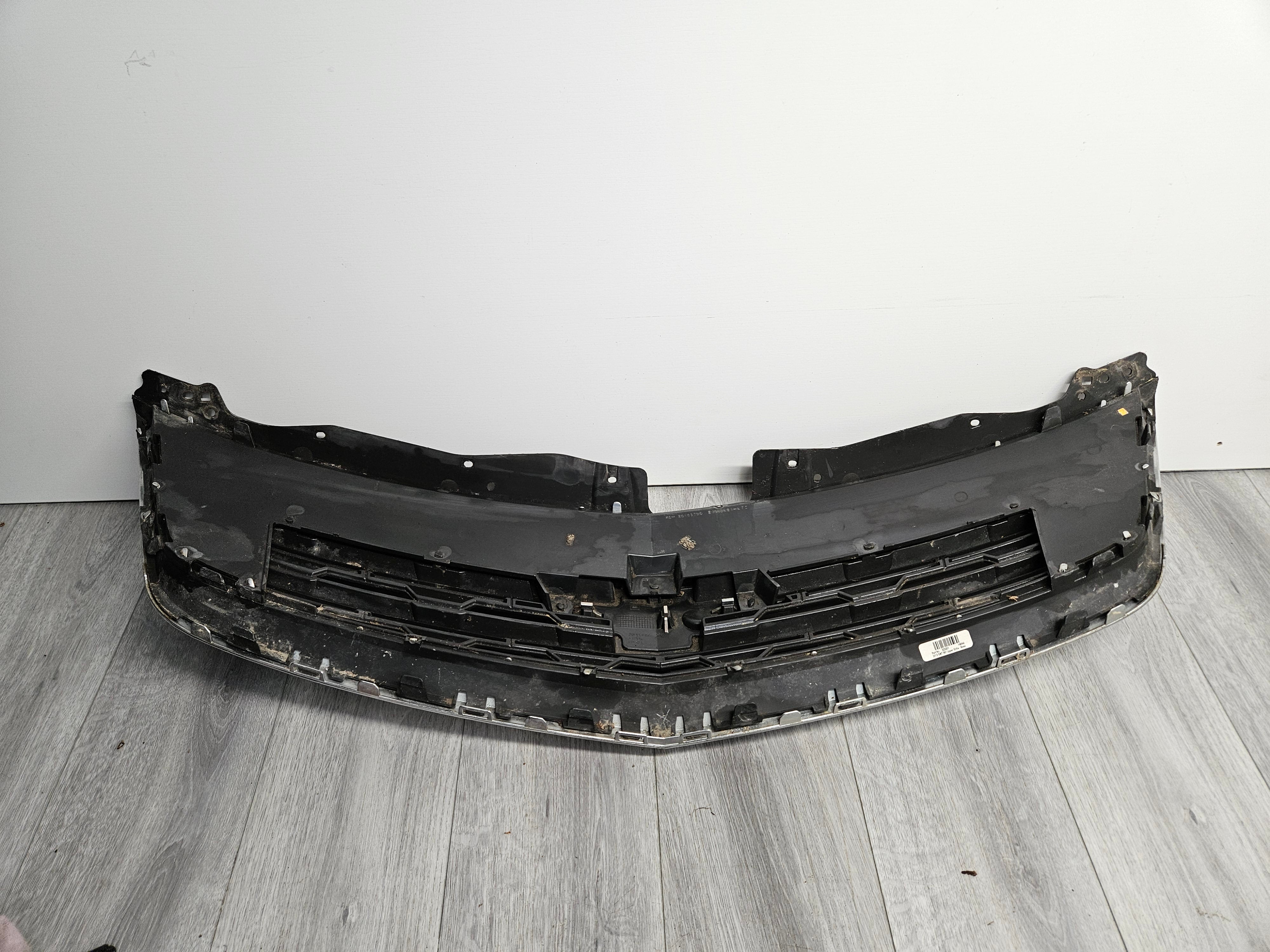 2013 - 2017 CHEVROLET TRAVERSE FRONT BUMPER GRILLE