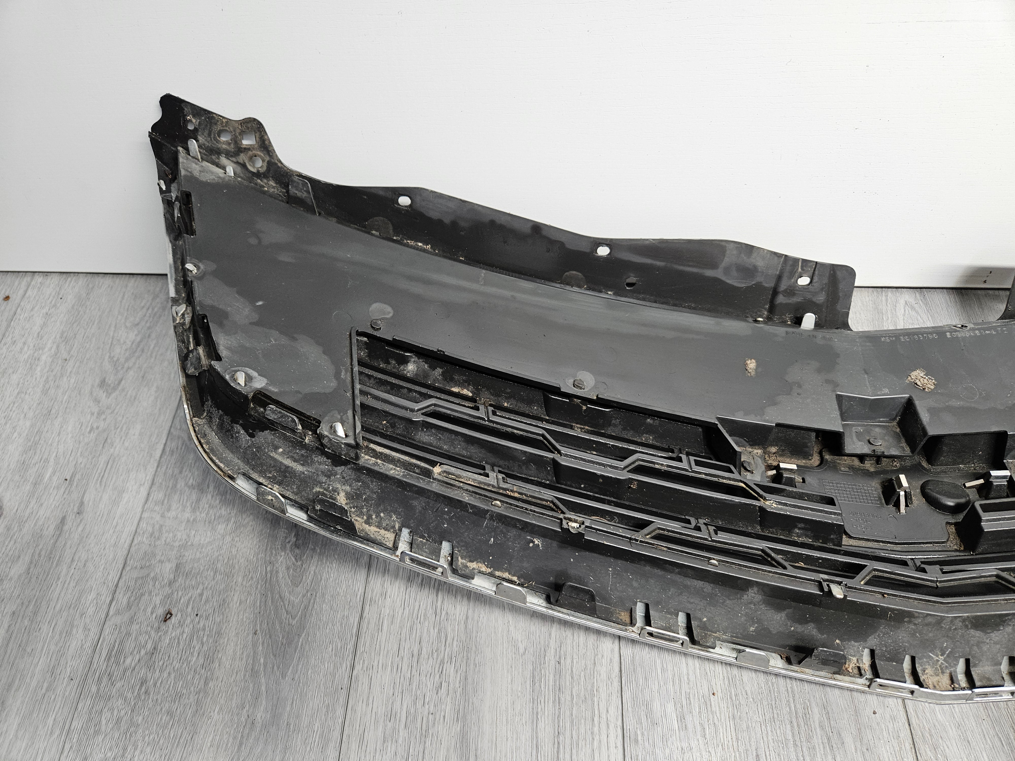 2013 - 2017 CHEVROLET TRAVERSE FRONT BUMPER GRILLE
