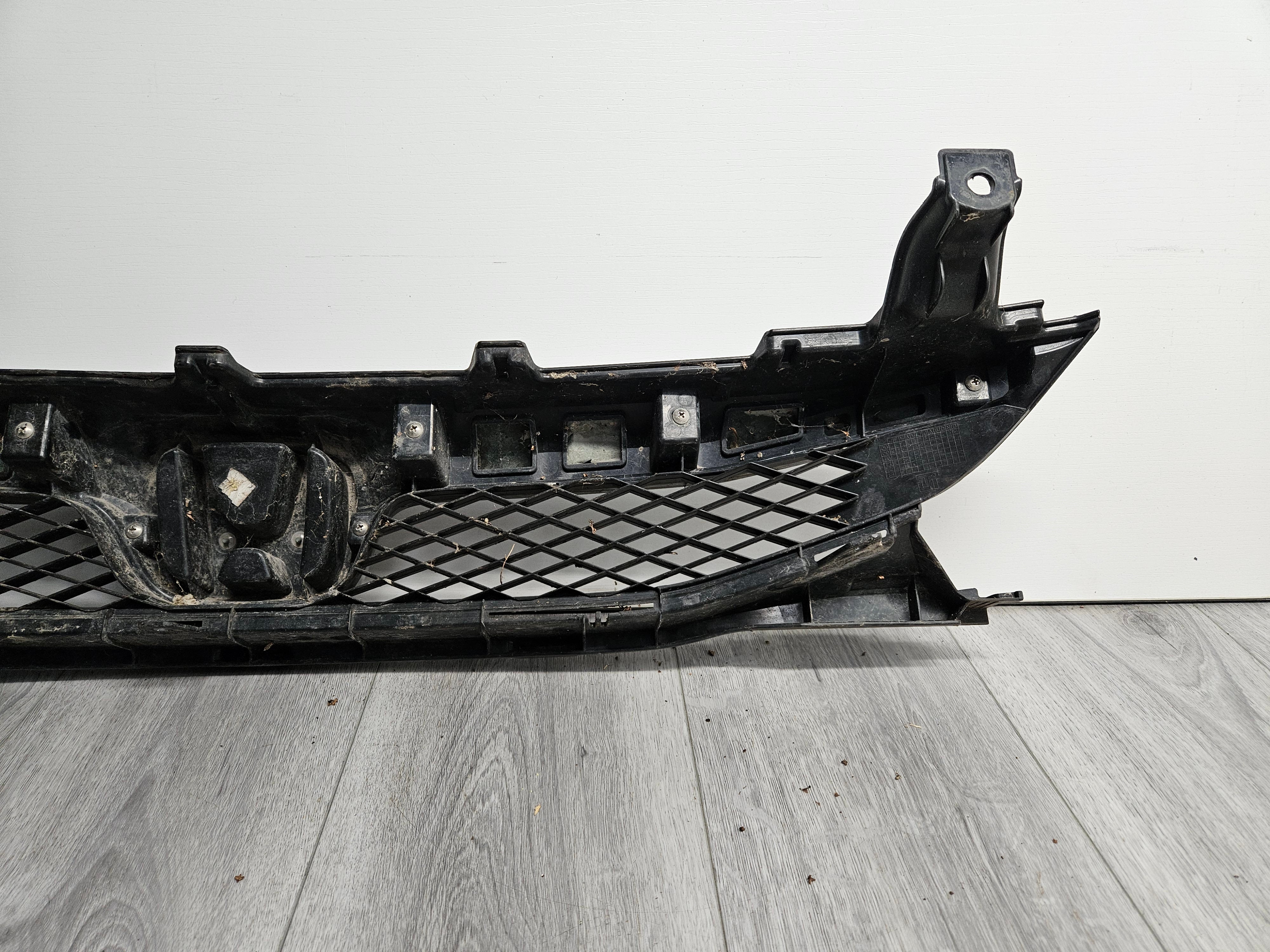 2009 - 2011 HONDA CIVIC FRONT GRILLE 71121-SNA-A500