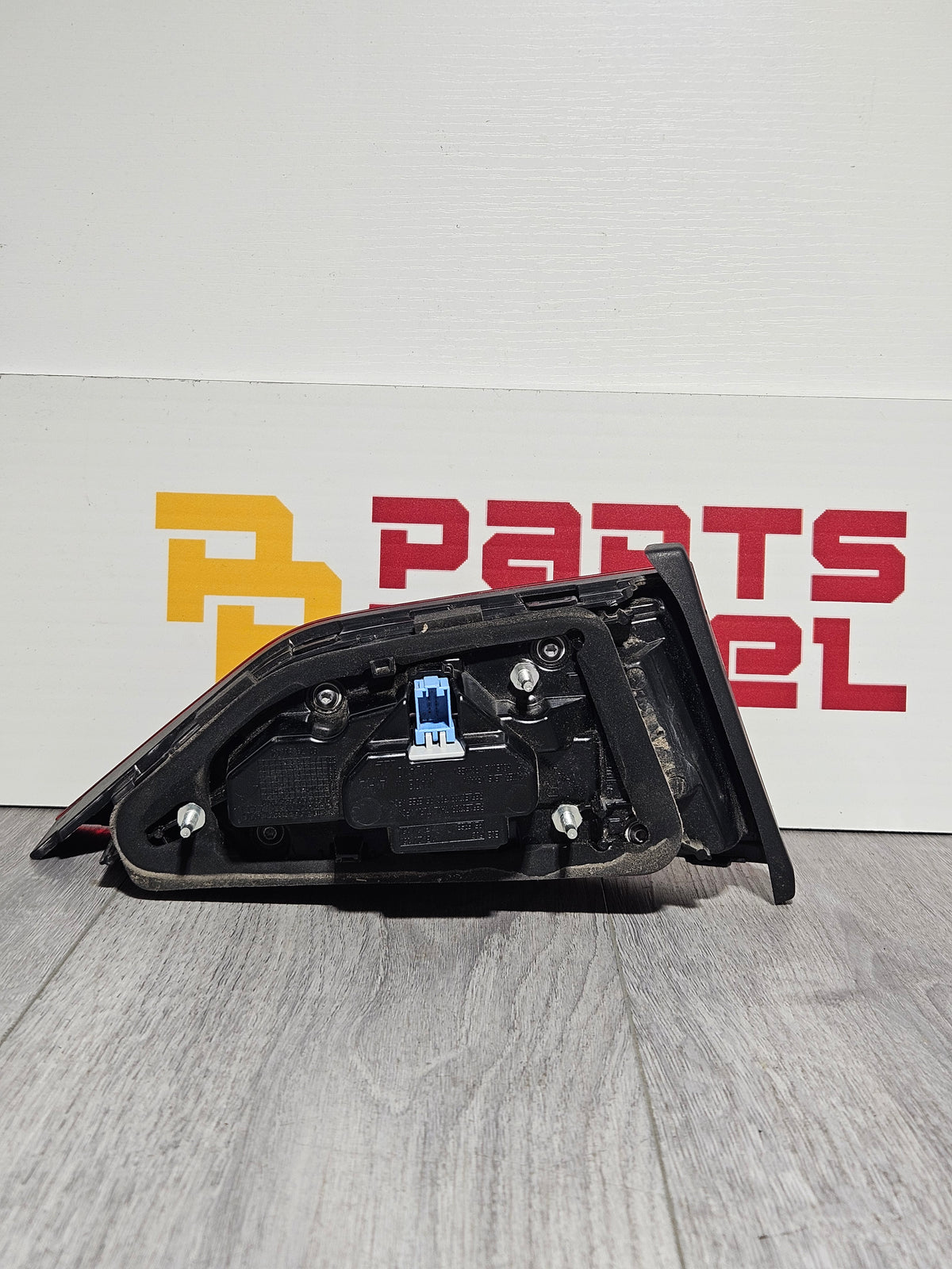 2017-2020 AUDI INNER LED PASSENGER SIDE TAILLIGHT OEM USED.