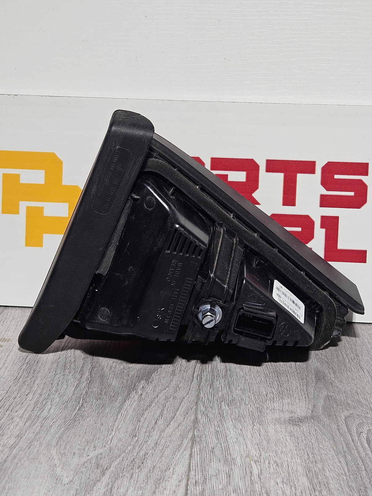 2016-2019 VOLKSWAGEN PASSAT INNER 61.9545.307.C OEM USED.DRIVER SIDE TAILLIGHT