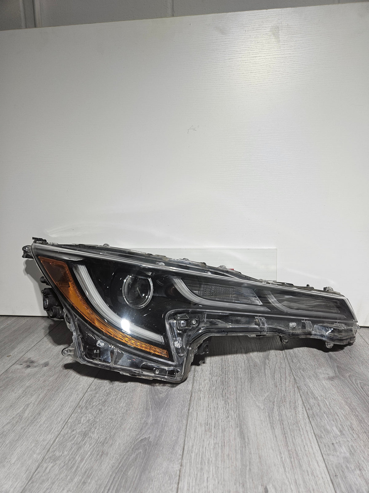 2019-2022 TOYOTA COROLLA PASSENGER SIDE LED HEADLIGHT OEM USED.