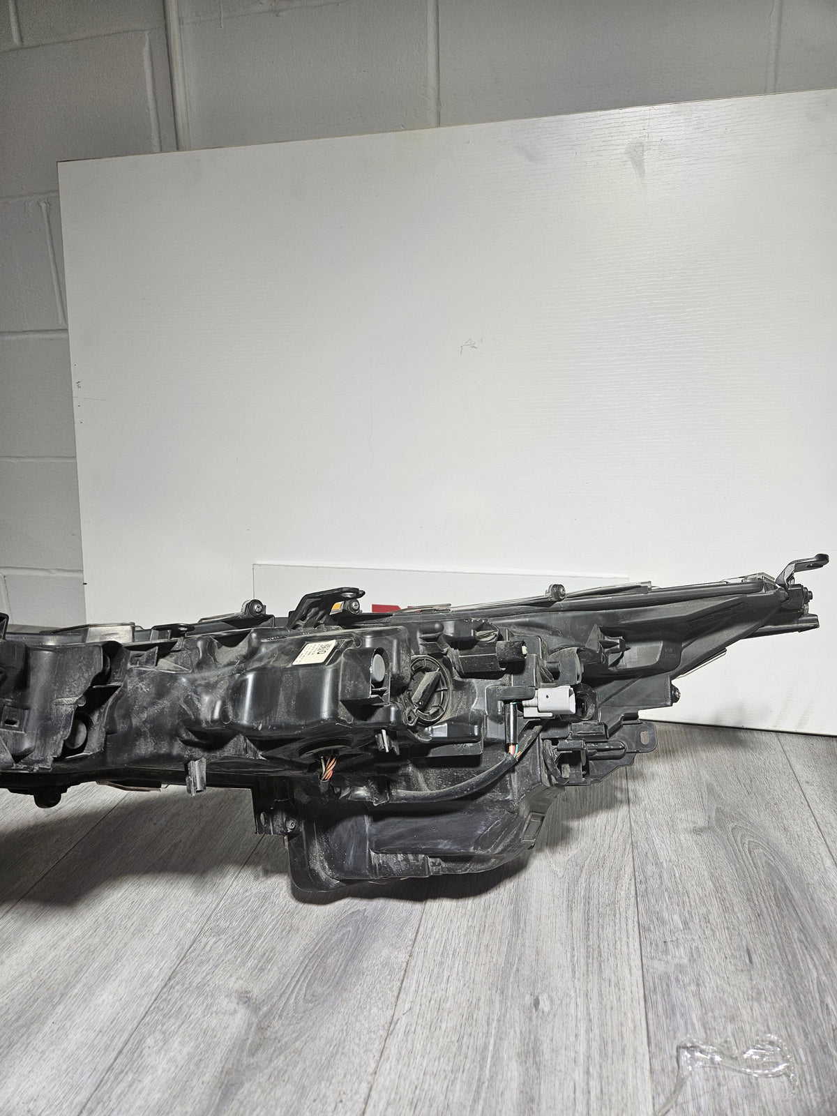 2019-2022 TOYOTA COROLLA PASSENGER SIDE LED HEADLIGHT OEM USED.