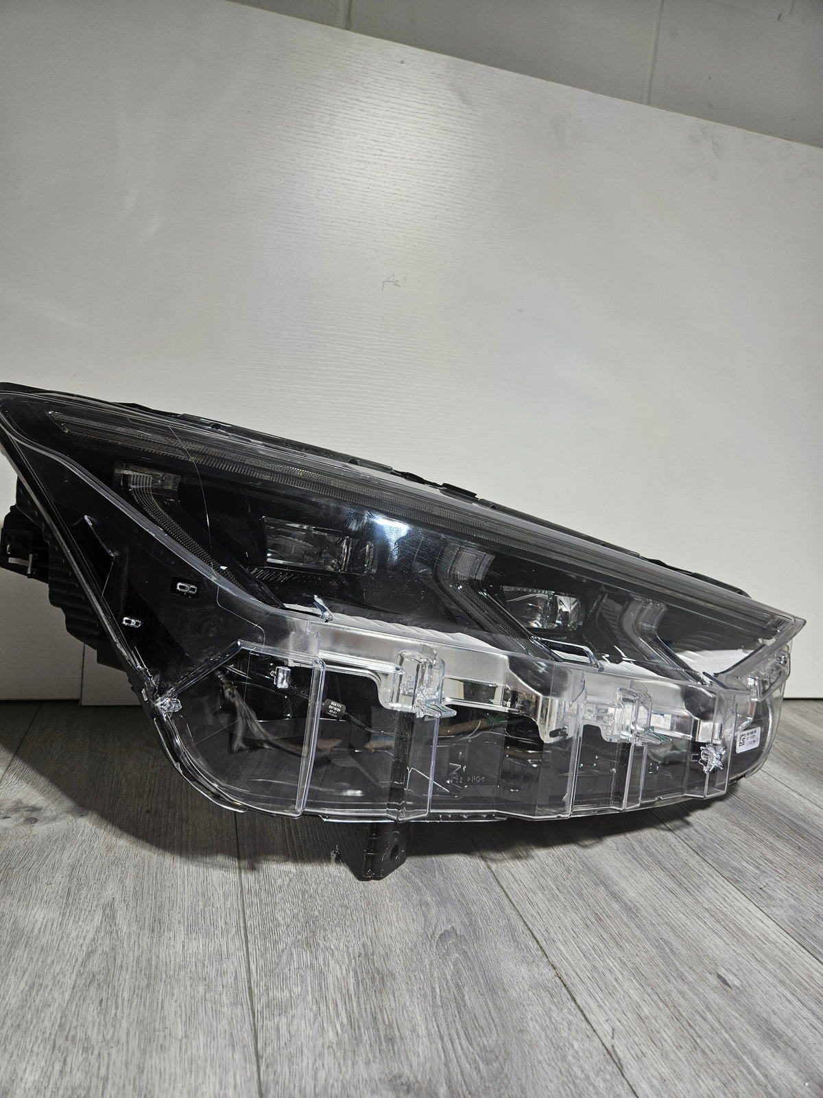 2021-2024 FORD MUSTANG MATCH-E PASSENGER SIDE HEADLIGHT LJ8B-13E014-DG OEM USED.