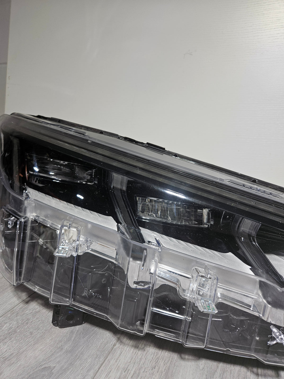 2021-2024 FORD MUSTANG MATCH-E PASSENGER SIDE HEADLIGHT LJ8B-13E014-DG OEM USED.