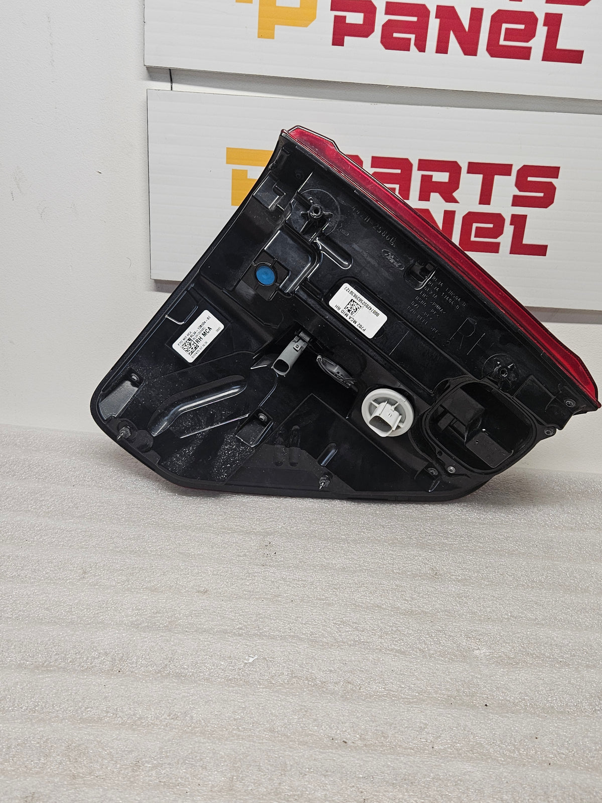 2024-2026 FORD F-150 PASSENGER SIDE TAILLIGHT OEM USED.