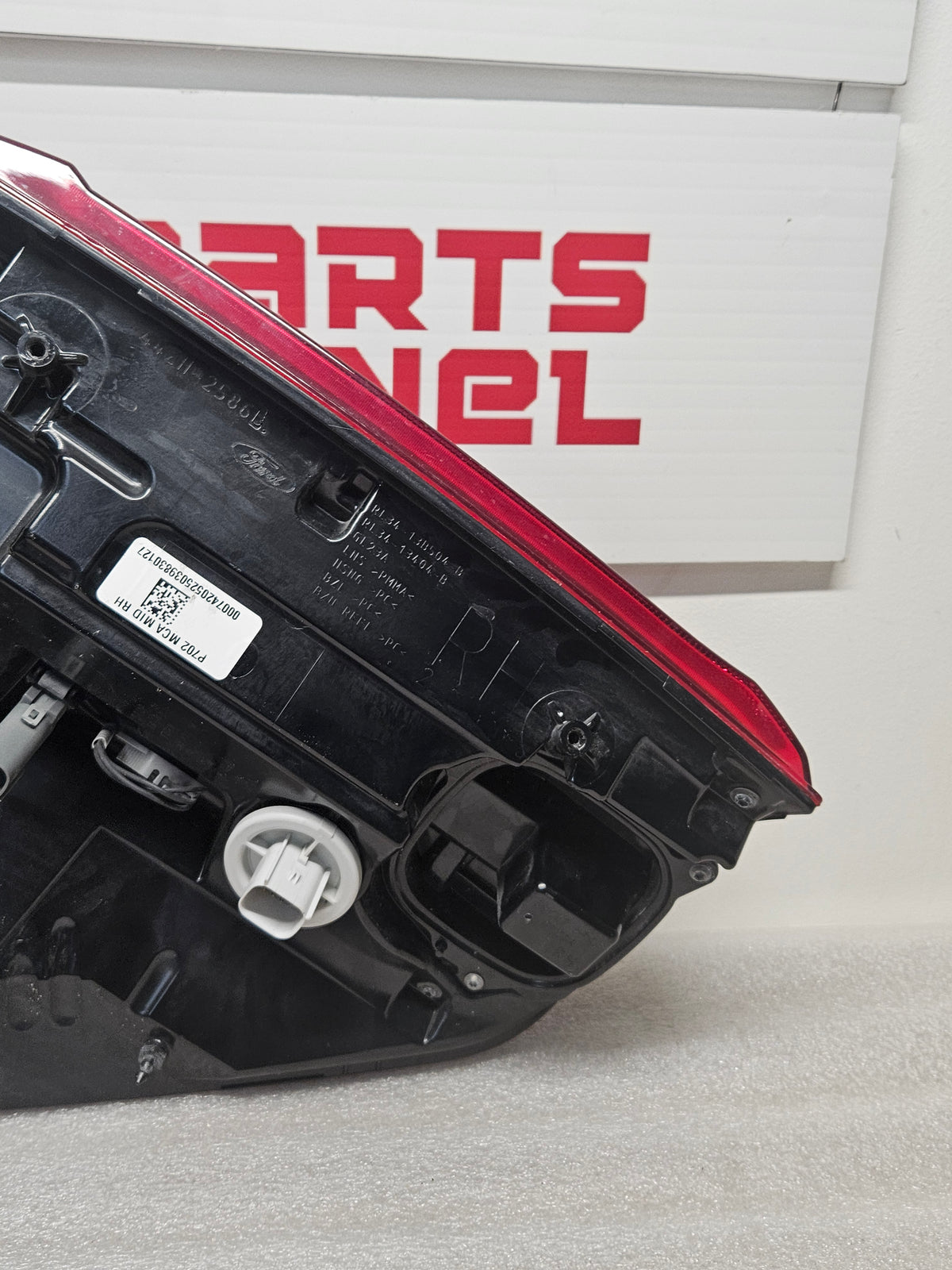 2024-2026 FORD F-150 PASSENGER SIDE TAILLIGHT OEM USED.