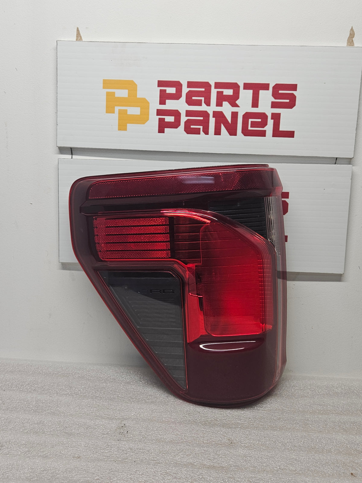 2024-2026 FORD F-150 DRIVER SIDE TAILLIGHT