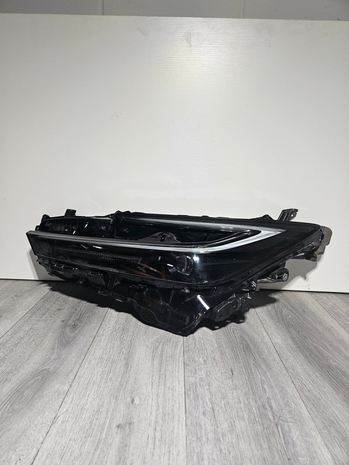 2023-2025 TOYOTA PRIUS Bi-LED DRIVER SIDE HEADLIGHT 81070-47B00 OEM USED