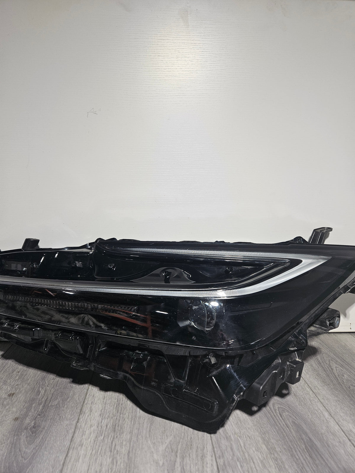 2023-2025 TOYOTA PRIUS Bi-LED DRIVER SIDE HEADLIGHT 81070-47B00 OEM USED
