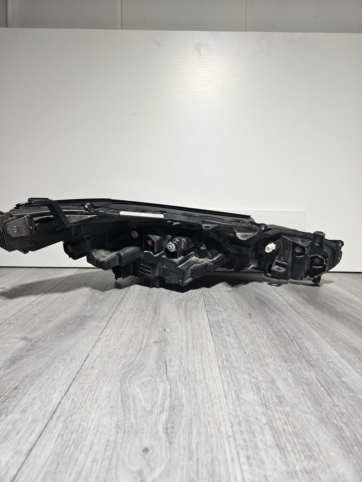 2023-2025 TOYOTA PRIUS Bi-LED DRIVER SIDE HEADLIGHT 81070-47B00 OEM USED
