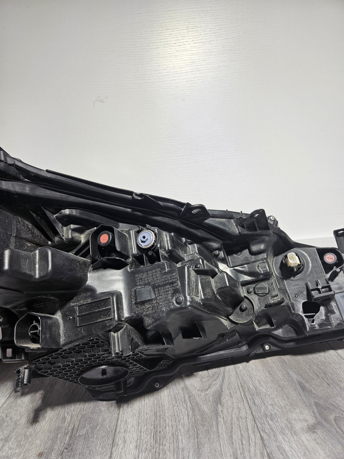 2023-2025 TOYOTA PRIUS Bi-LED DRIVER SIDE HEADLIGHT 81070-47B00 OEM USED