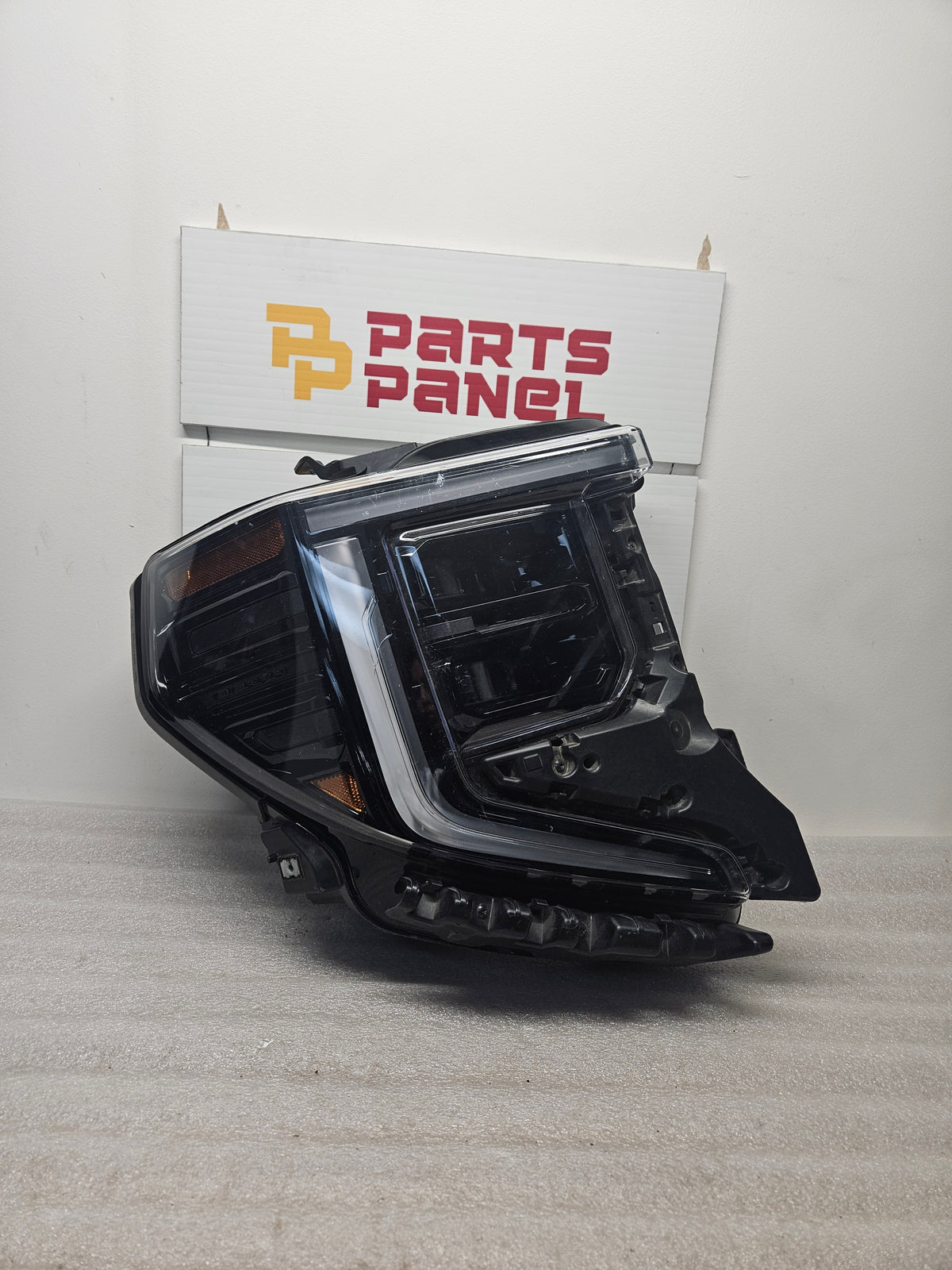 2022-2026 GMC SIERRA 1500 PASSENGER SIDE LED HEADLIGHT OEM USED