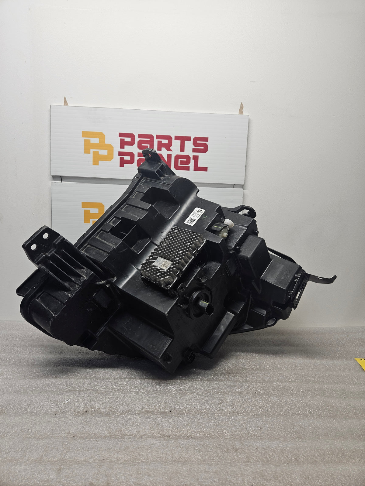 2022-2026 GMC SIERRA 1500 PASSENGER SIDE LED HEADLIGHT OEM USED