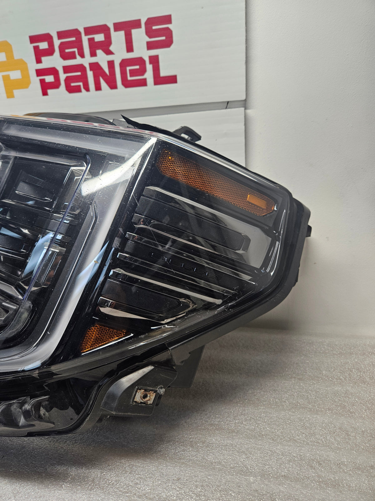 2022-2026 GMC SIERRA 1500 DRIVER SIDE LED HEADLIGHT OEM USED.