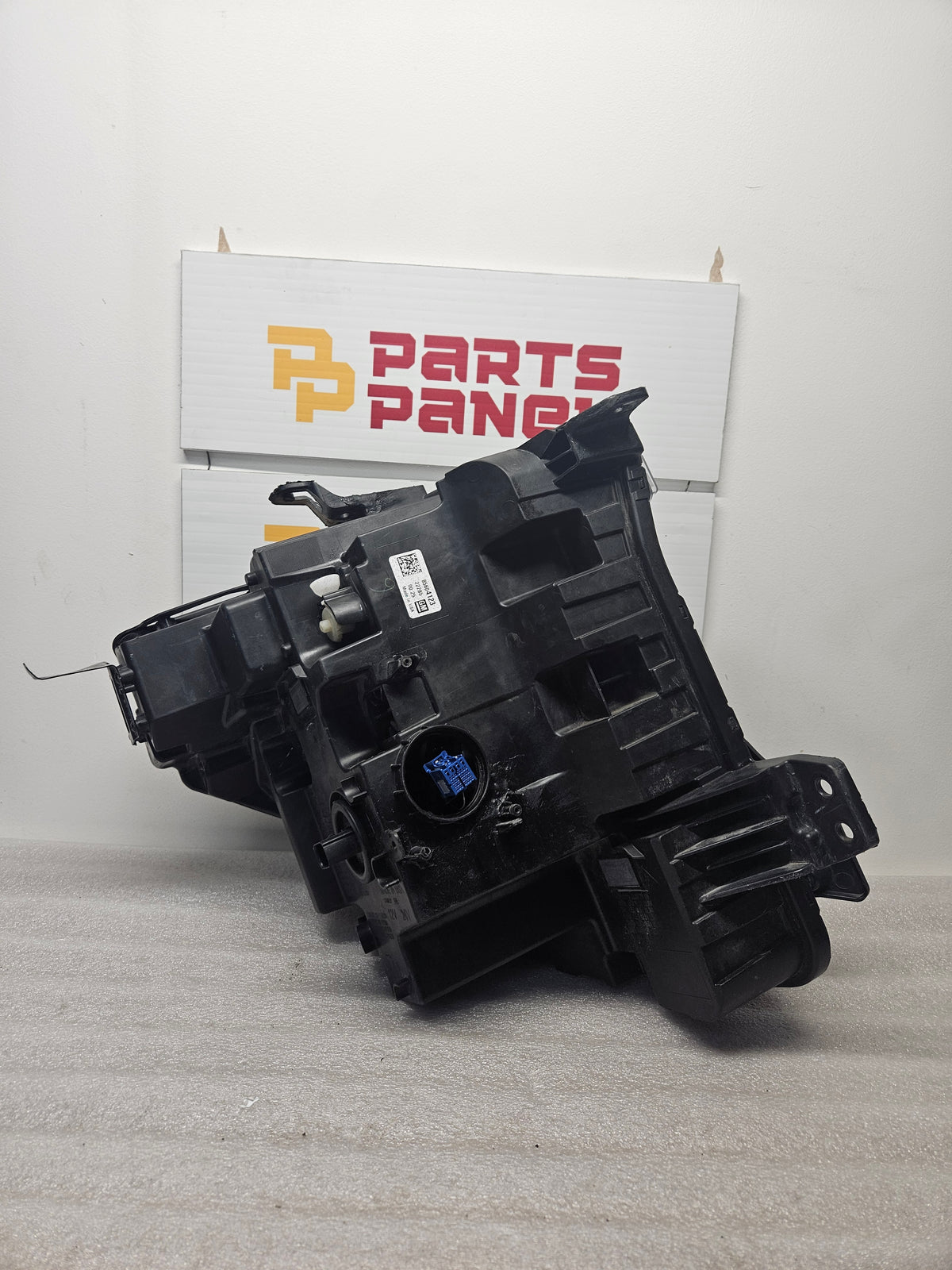 2022-2026 GMC SIERRA 1500 DRIVER SIDE LED HEADLIGHT OEM USED.