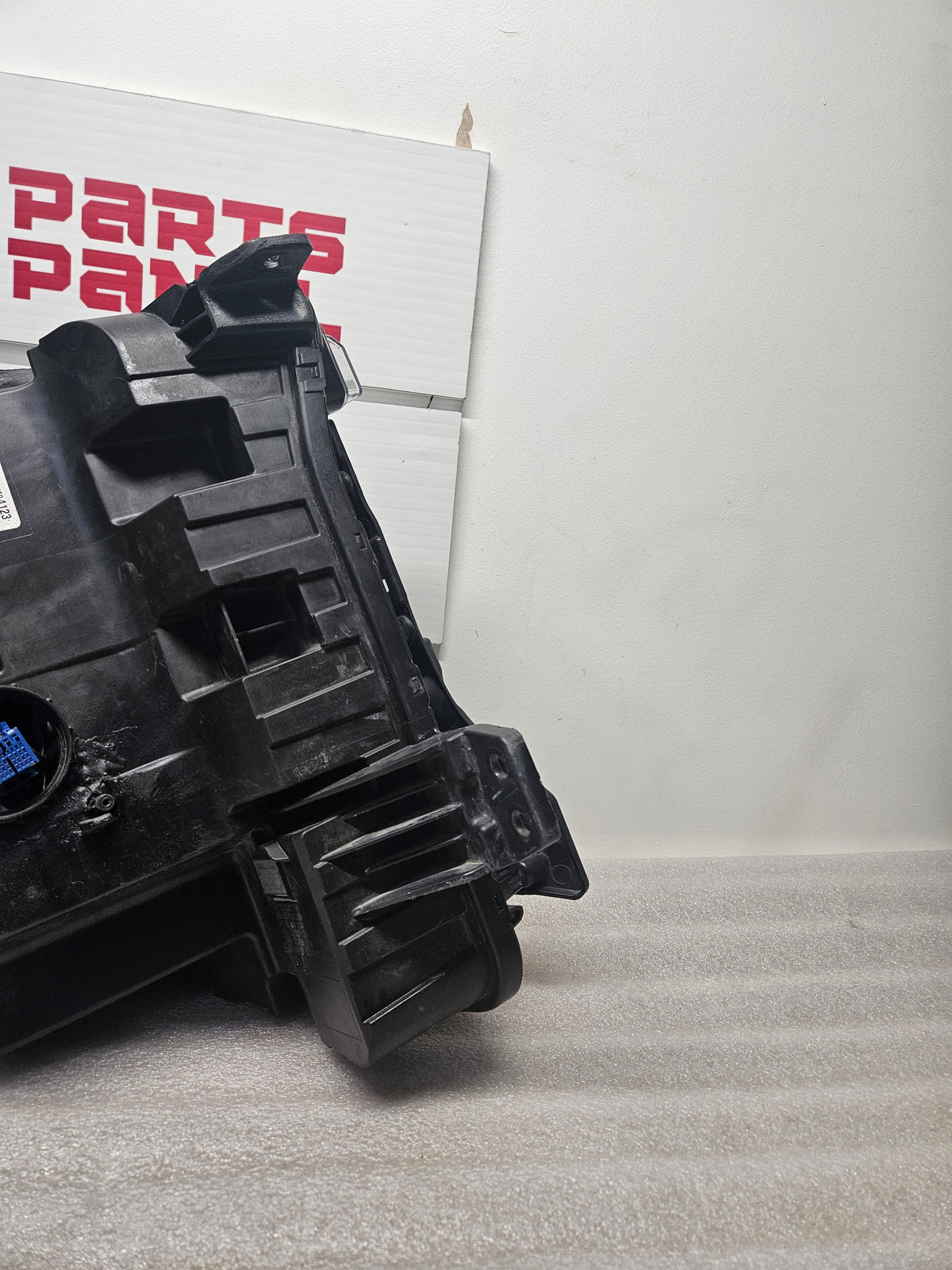 2022-2026 GMC SIERRA 1500 DRIVER SIDE LED HEADLIGHT OEM USED.