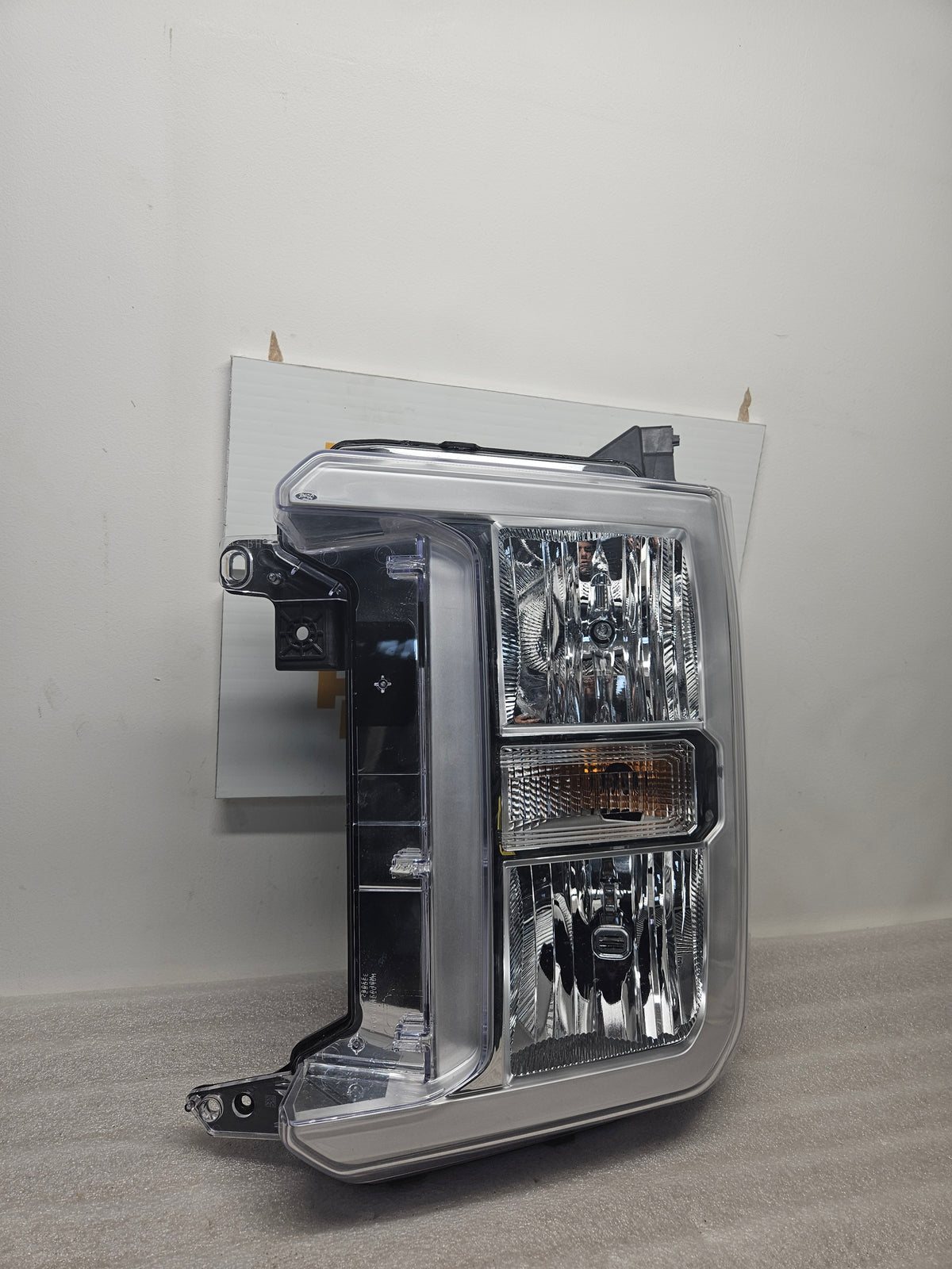 2023-2026 FORD SUPER DUTY PASSENGER SIDE HALOGEN HEADLIGHT OEM USED