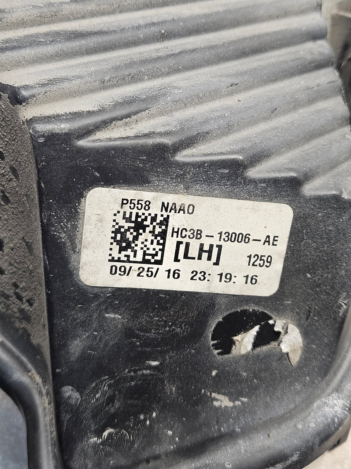 2017-2019 FORD SUPER DUTY F250, F350, F450, F550 DRIVER SIDE HEADLIGHT OEM USED HC3B-13006-AE.