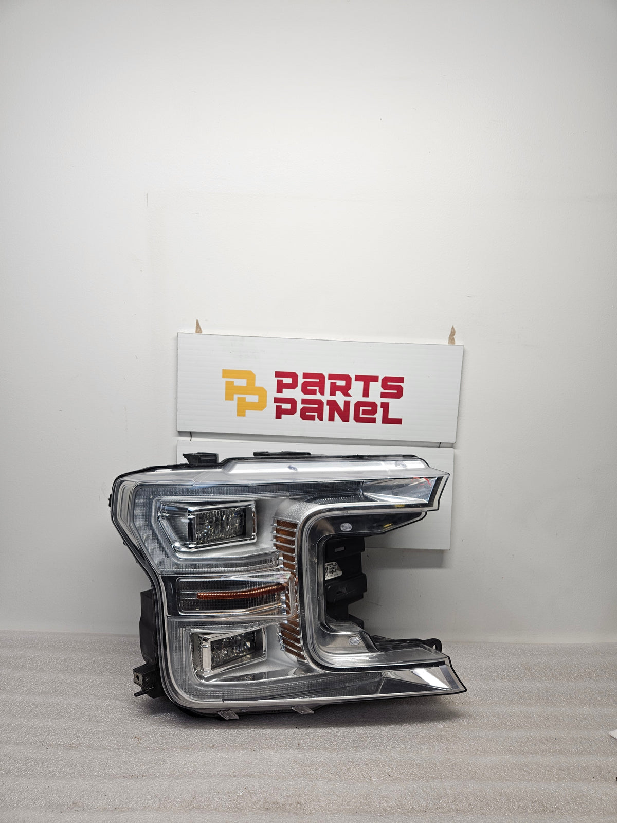 2018-2020 FORD F-150 PASSENGER SIDE HEADLIGHT OEM USED JL34-13E014-AP.