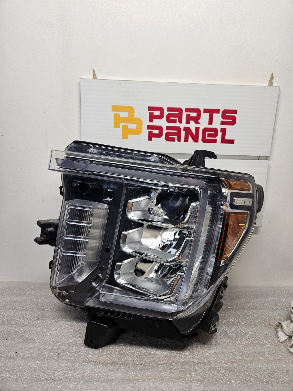 2020-2023 GMC SIERRA 2500 HD/3500 HD DRIVER SIDE LED HEADLIGHT OEM USED 86788463.