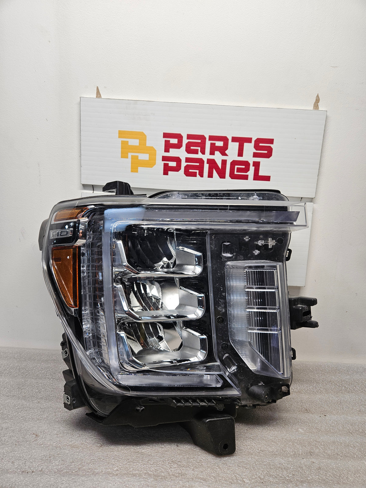 2020-2023 GMC SIERRA 2500 HD/3500 HD PASSENGER SIDE LED HEADLIGHT OEM USED
