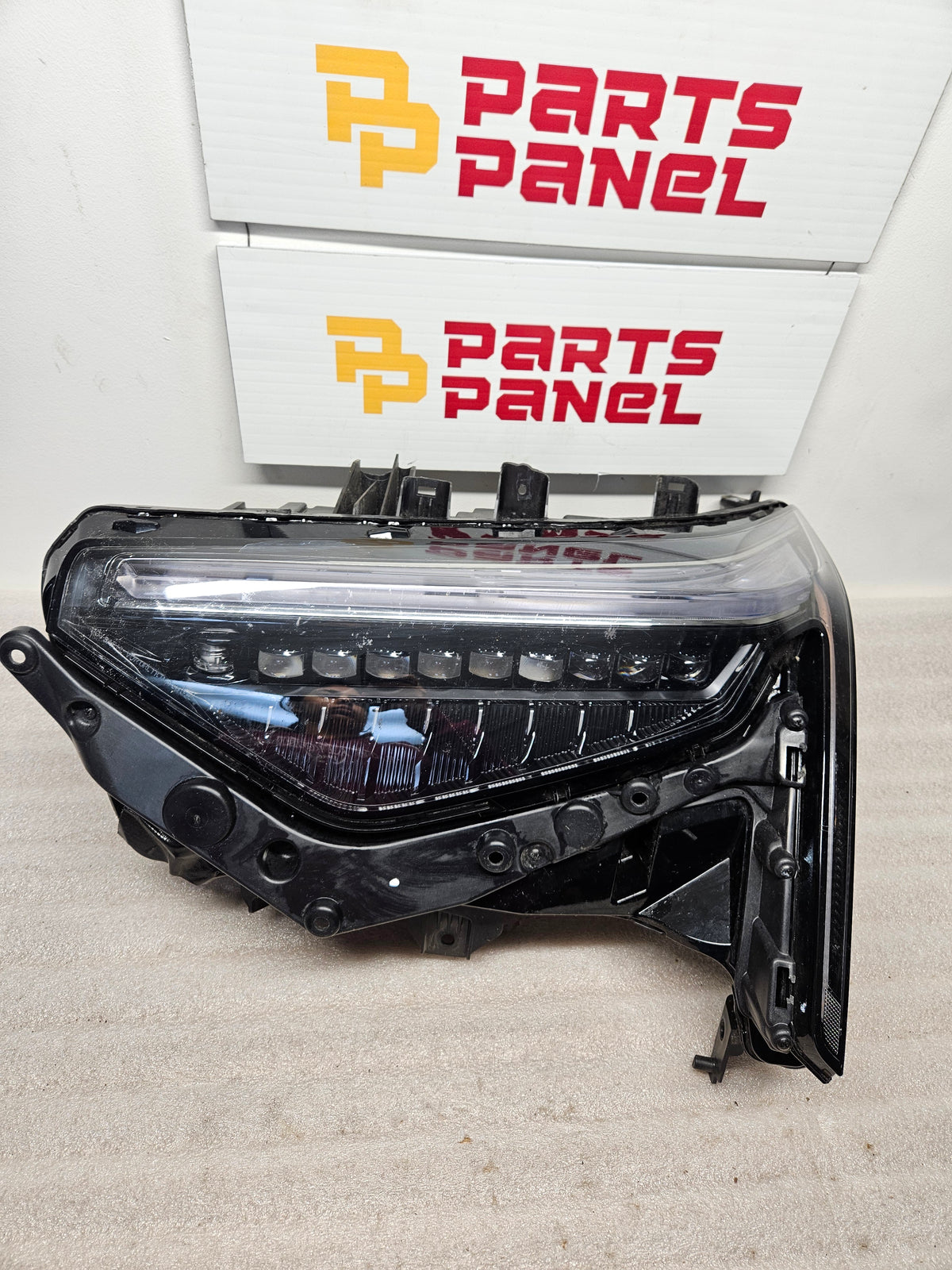 2025-2026 CADILLAC ESCALADE IQ PASSENGER SIDE LED HEADLIGHT OEM USED 85745558.