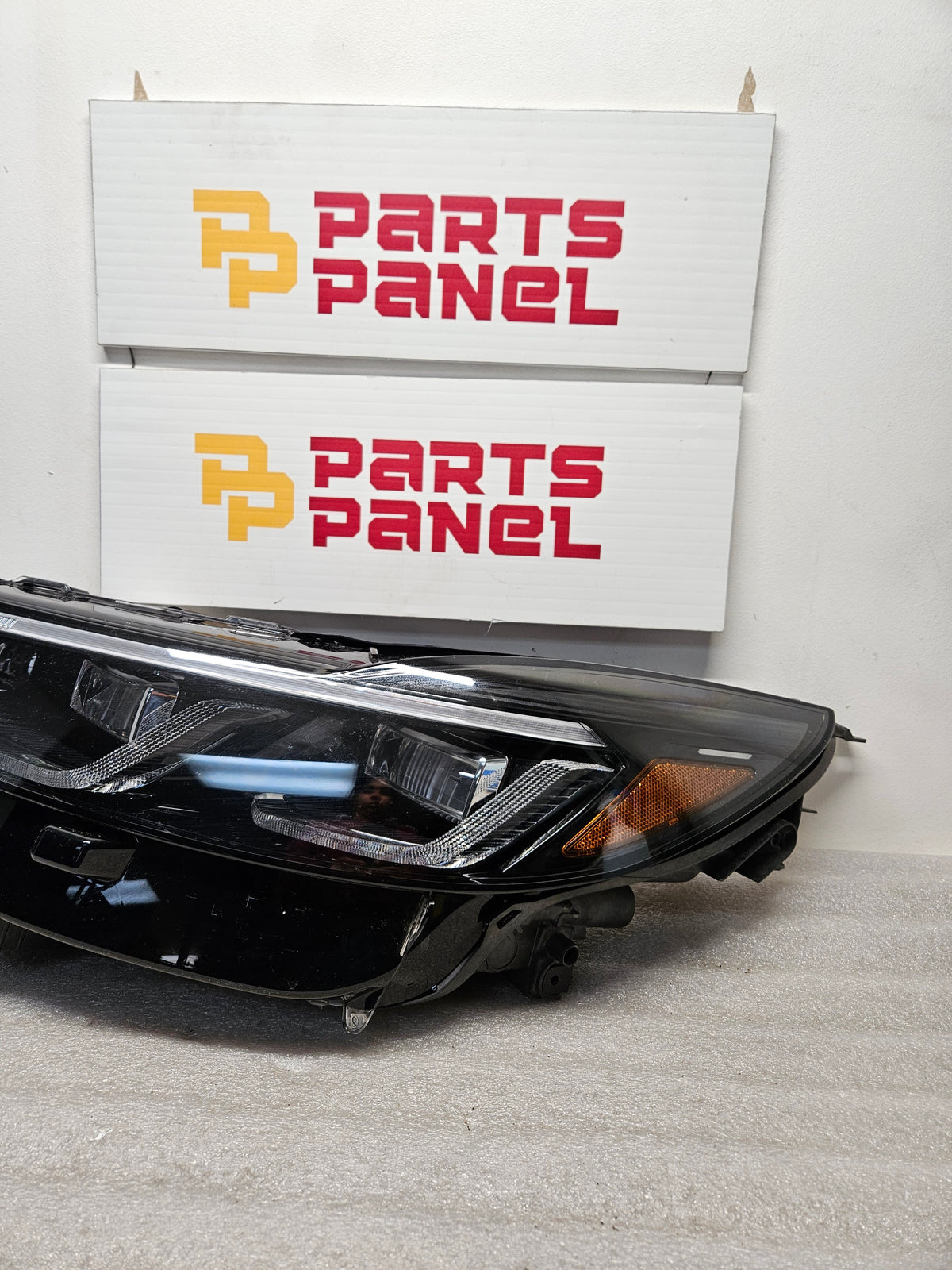 2023-2025 FORD ESCAPE DRIVER SIDE LED HEADLIGHT PJ6B-13E015-CC OEM USED