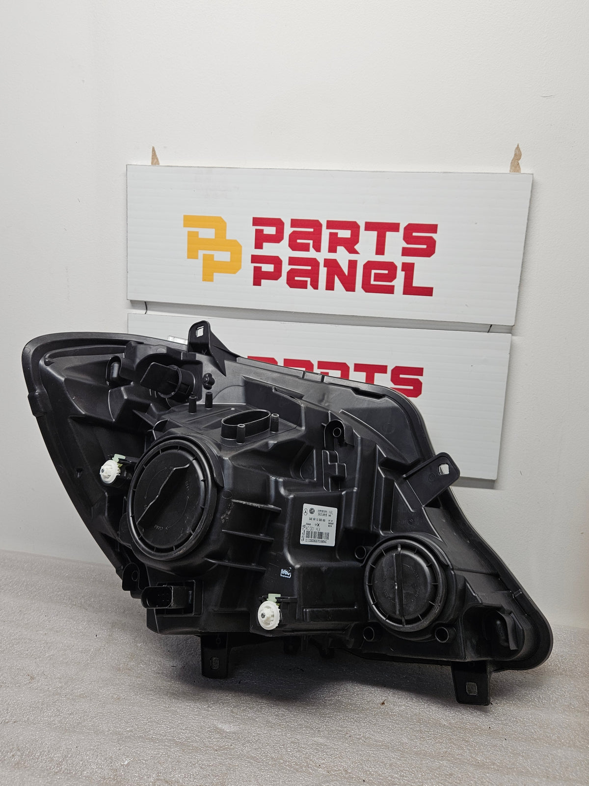 2014-2018 MERCEDES SPRINTER 2500/3500 DRIVER SIDE HALOGEN HEADLIGHT OEM USED A 906 820 28 61.