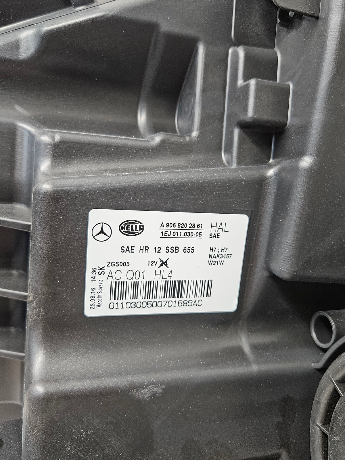 2014-2018 MERCEDES SPRINTER 2500/3500 DRIVER SIDE HALOGEN HEADLIGHT OEM USED A 906 820 28 61.