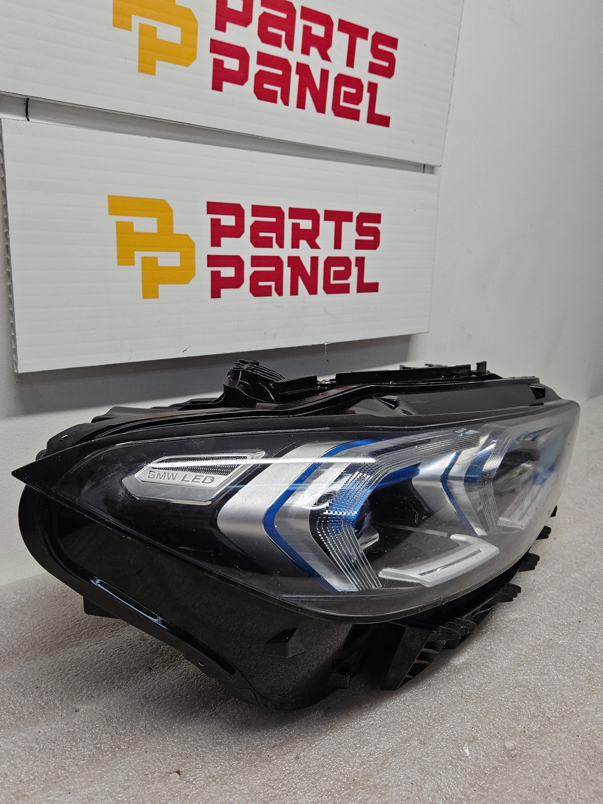 2023-2025 BMW 3 SERIES DRIVER SIDE LED HEADLIGHT OEM USED 0490482508.