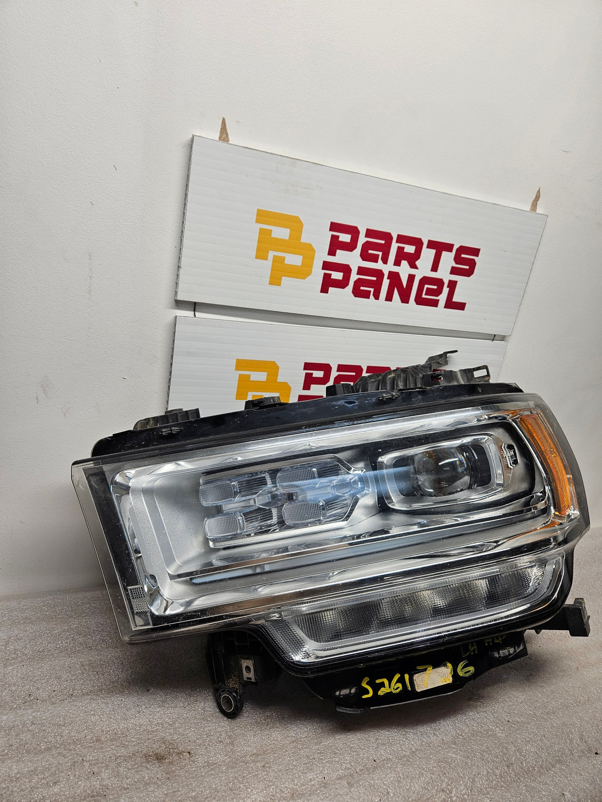 2019-2024 RAM 2500/3500 DRIVER SIDE LED HEADLIGHT OEM USED P68360185AC