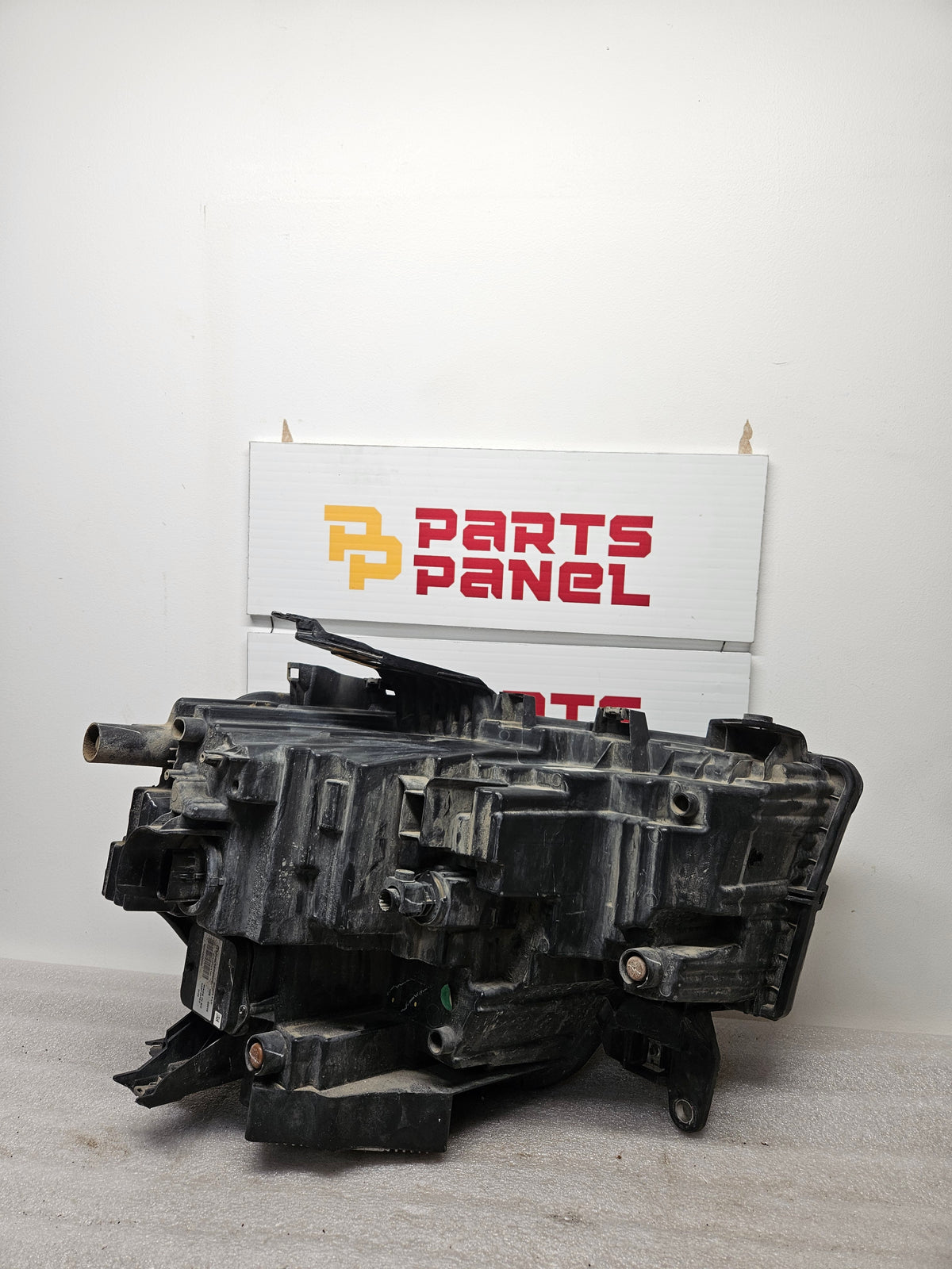 2019-2024 RAM 2500/3500 DRIVER SIDE LED HEADLIGHT OEM USED P68360185AC