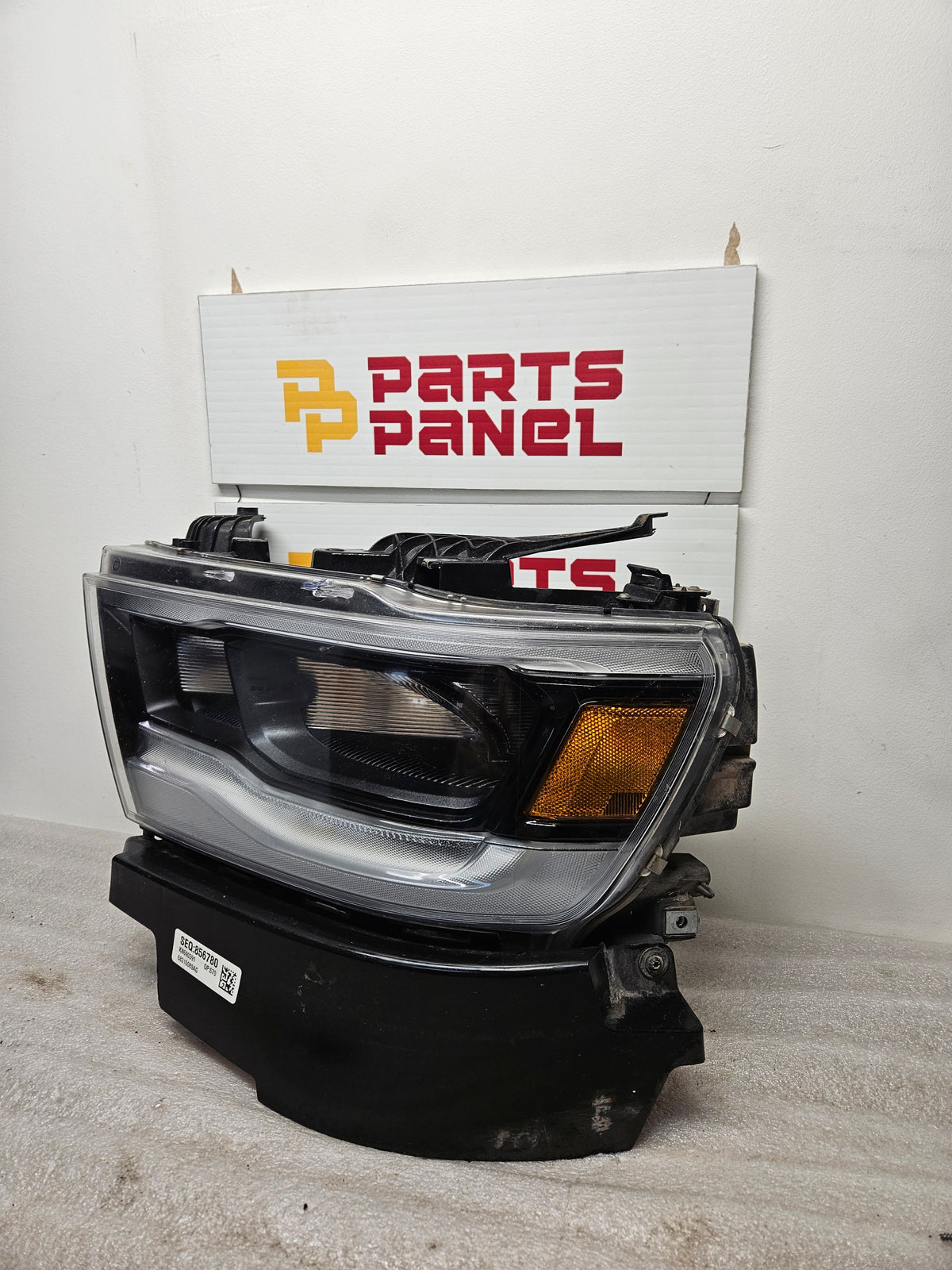 2019-2024 RAM 1500 DRIVER SIDE LED HEADLIGHT OEM USED  68316089AG