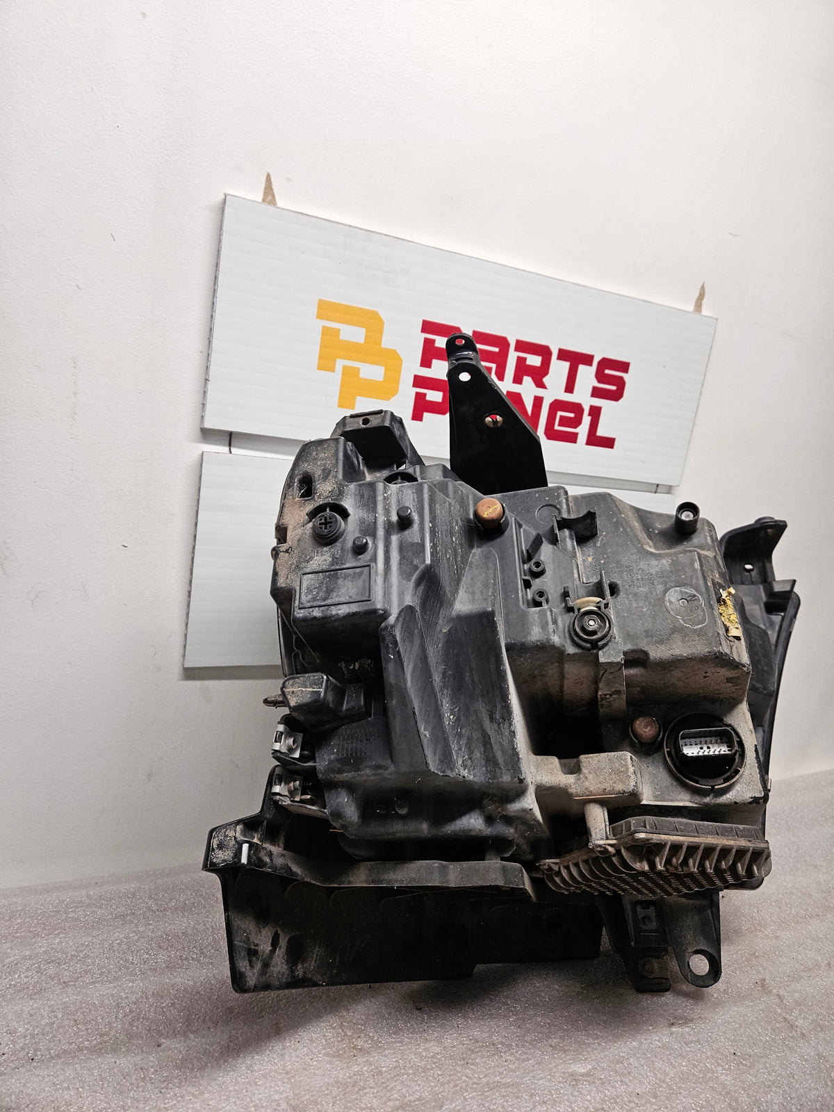 2019-2024 RAM 1500 DRIVER SIDE LED HEADLIGHT OEM USED  68316089AG