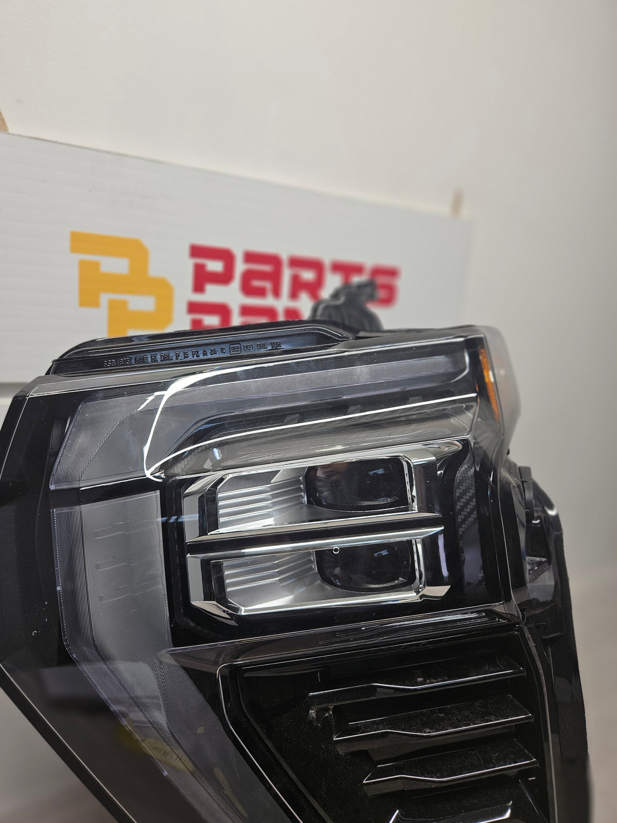 2024-2026 CHEVY SILVERADO 2500HD/3500HD DRIVER SIDE LED HEADLIGHT OEM USED 85739568.
