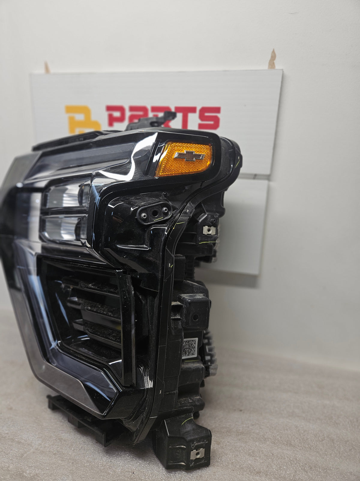 2024-2026 CHEVY SILVERADO 2500HD/3500HD DRIVER SIDE LED HEADLIGHT OEM USED 85739568.