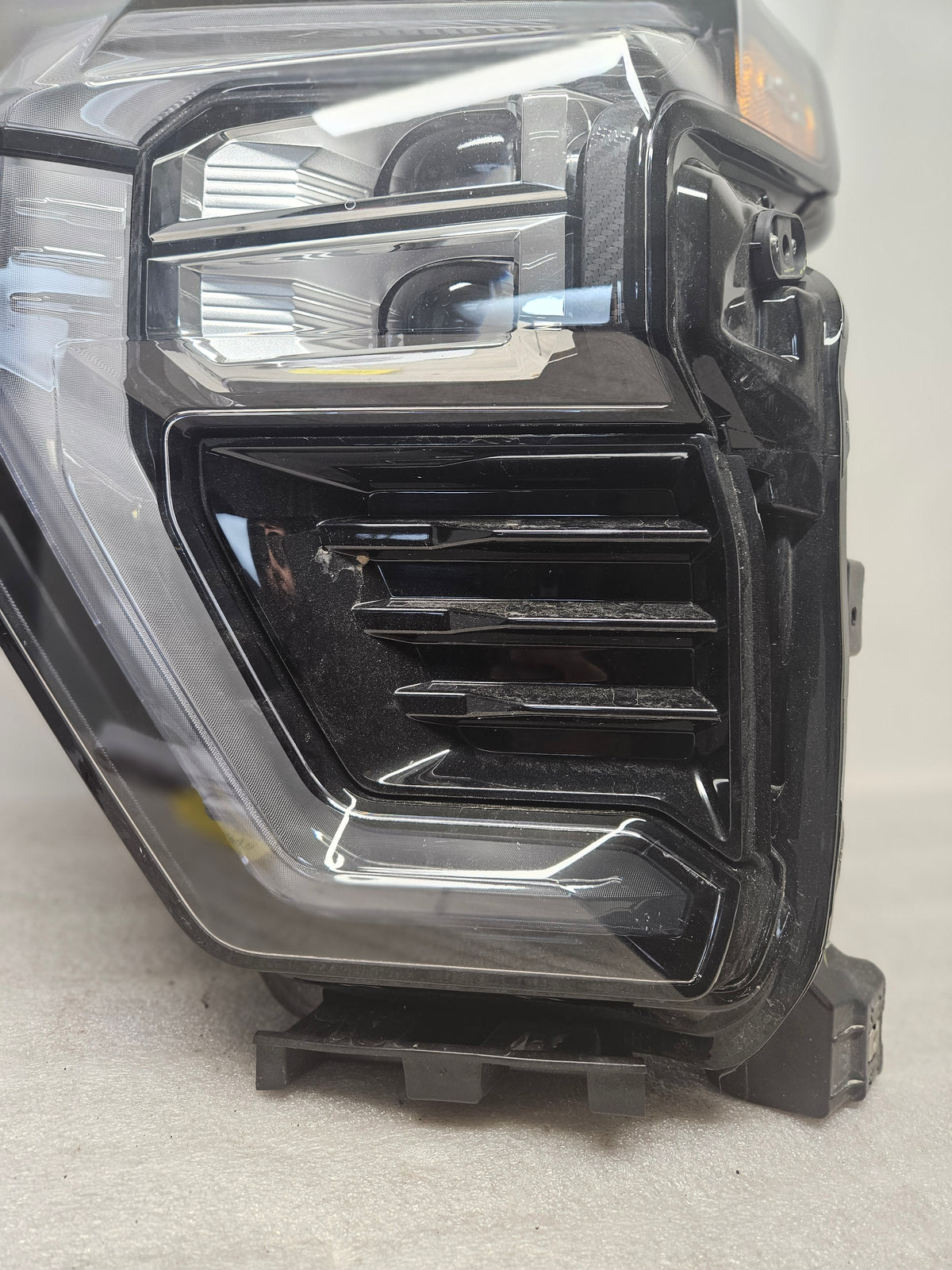 2024-2026 CHEVY SILVERADO 2500HD/3500HD DRIVER SIDE LED HEADLIGHT OEM USED 85739568.
