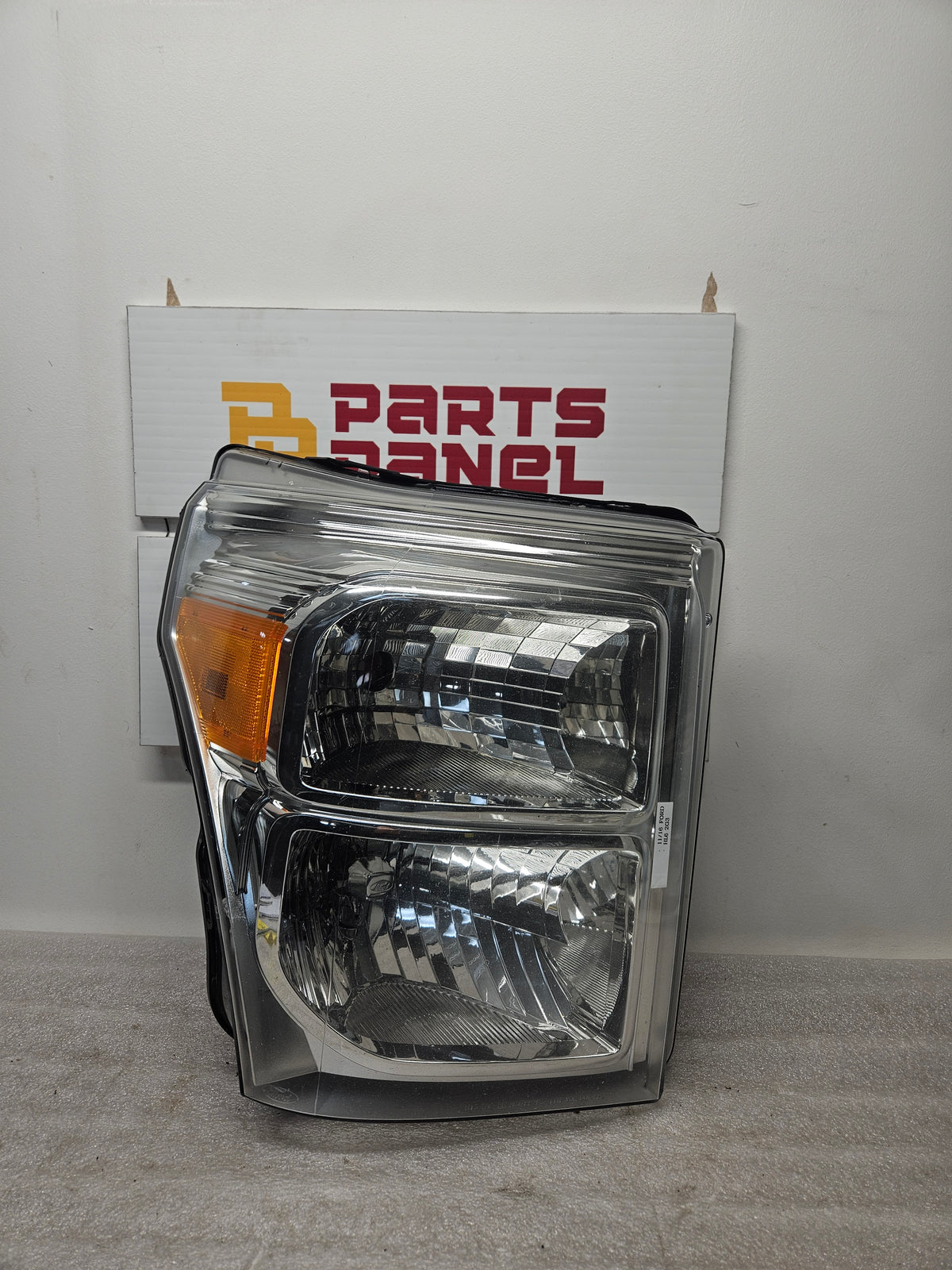 2011-2016 FORD F-250, 350, 450, AND 550 SUPER DUTY PASSENGER SIDE HEADLIGHT ASYVBC34-13005-A.