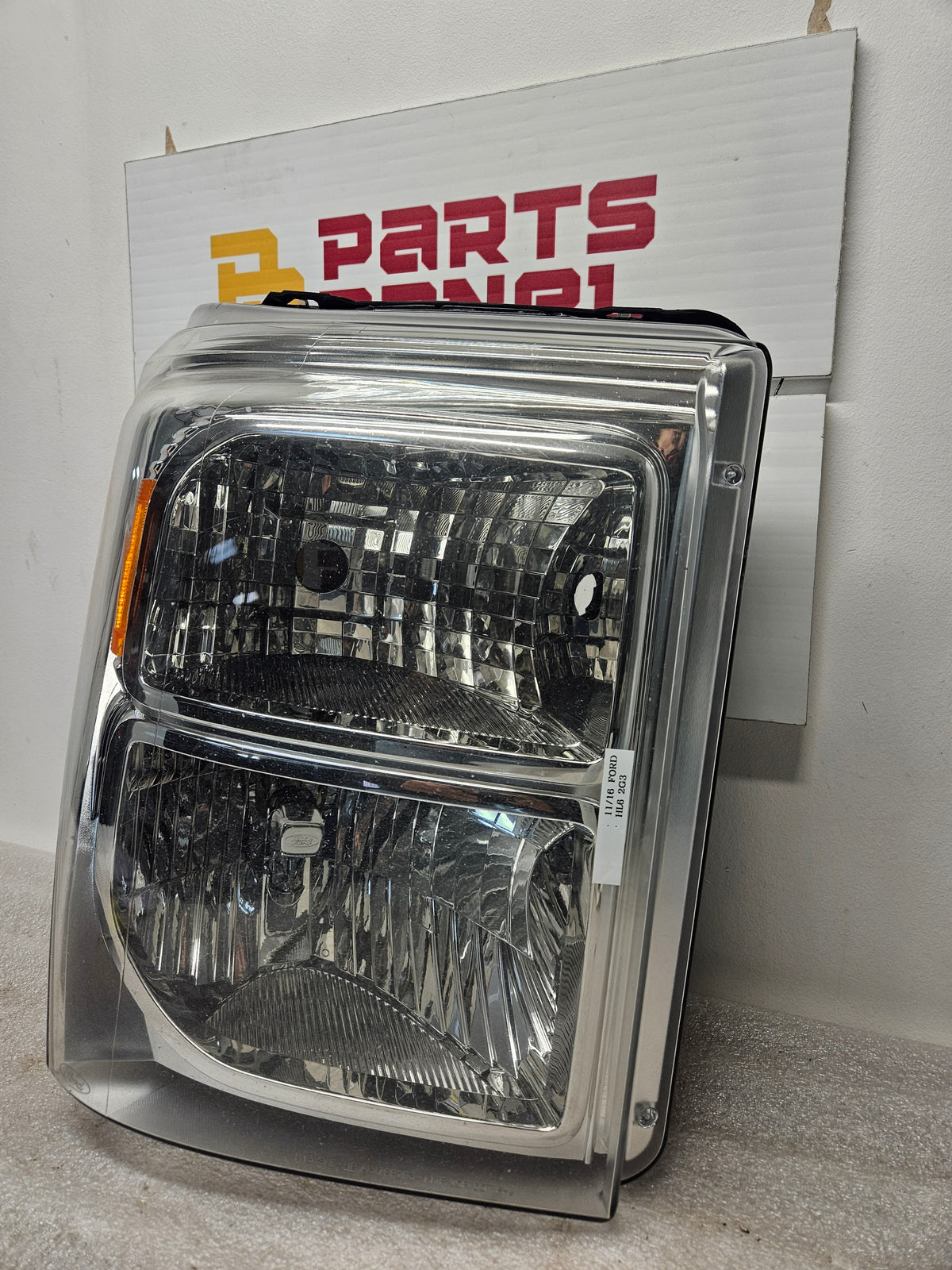 2011-2016 FORD F-250, 350, 450, AND 550 SUPER DUTY PASSENGER SIDE HEADLIGHT ASYVBC34-13005-A.