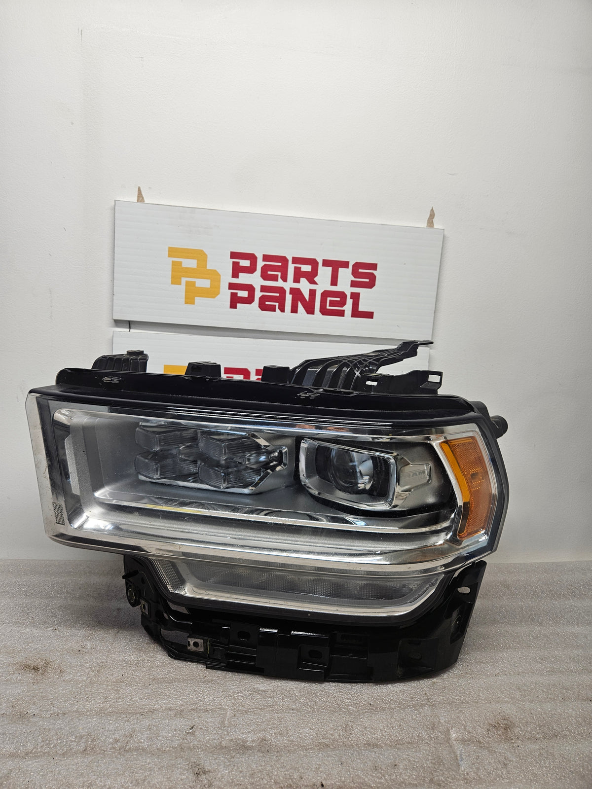 2019-2024 RAM 2500/3500 HEAVY DUTY DRIVER SIDE LED HEADLIGHT OEM USED P68360185AD.
