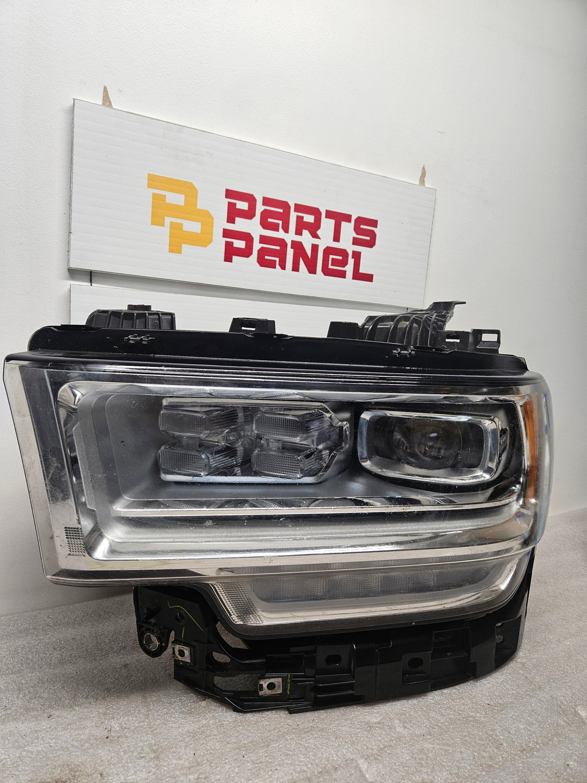 2019-2024 RAM 2500/3500 HEAVY DUTY DRIVER SIDE LED HEADLIGHT OEM USED P68360185AD.