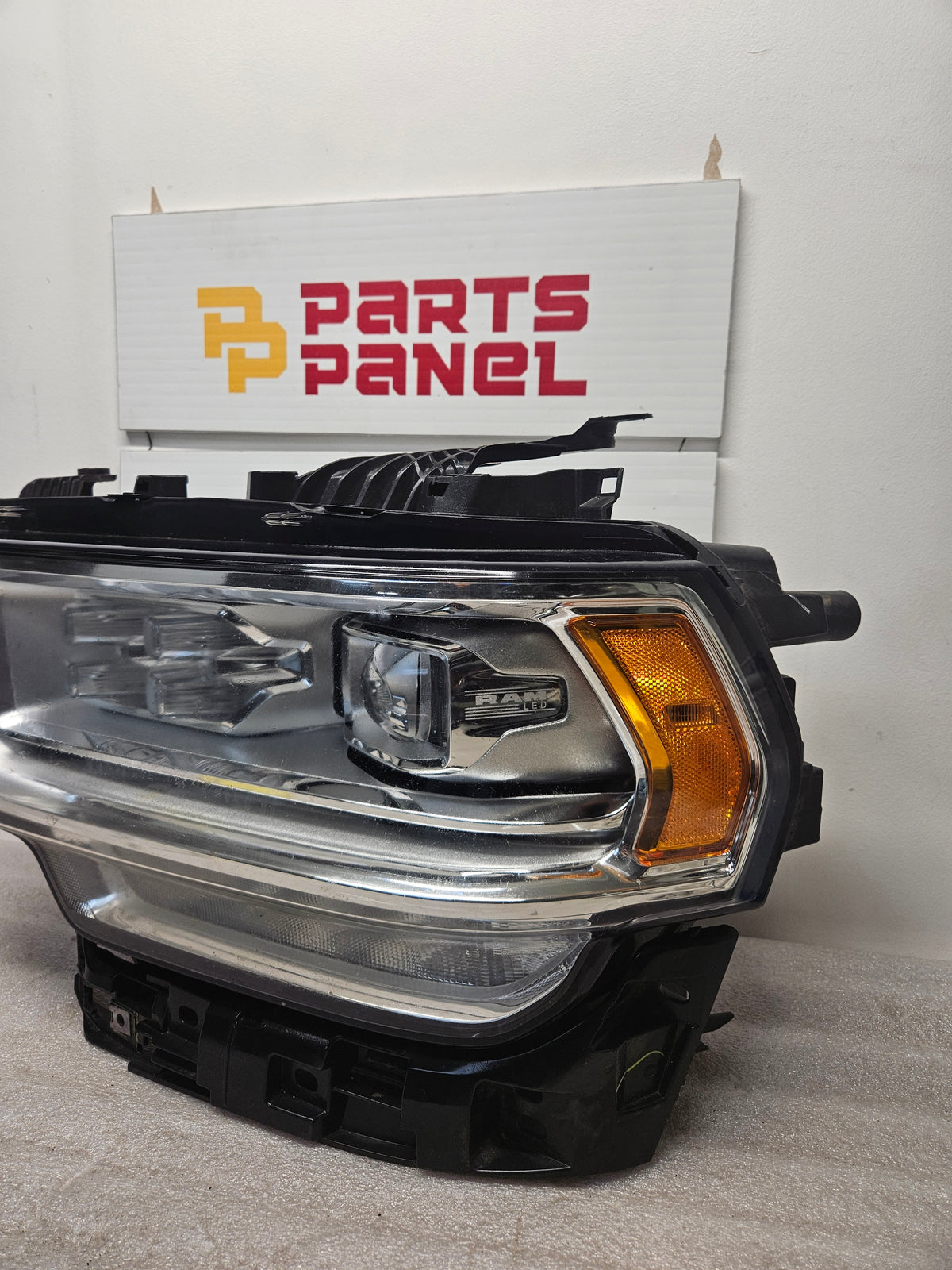 2019-2024 RAM 2500/3500 HEAVY DUTY DRIVER SIDE LED HEADLIGHT OEM USED P68360185AD.