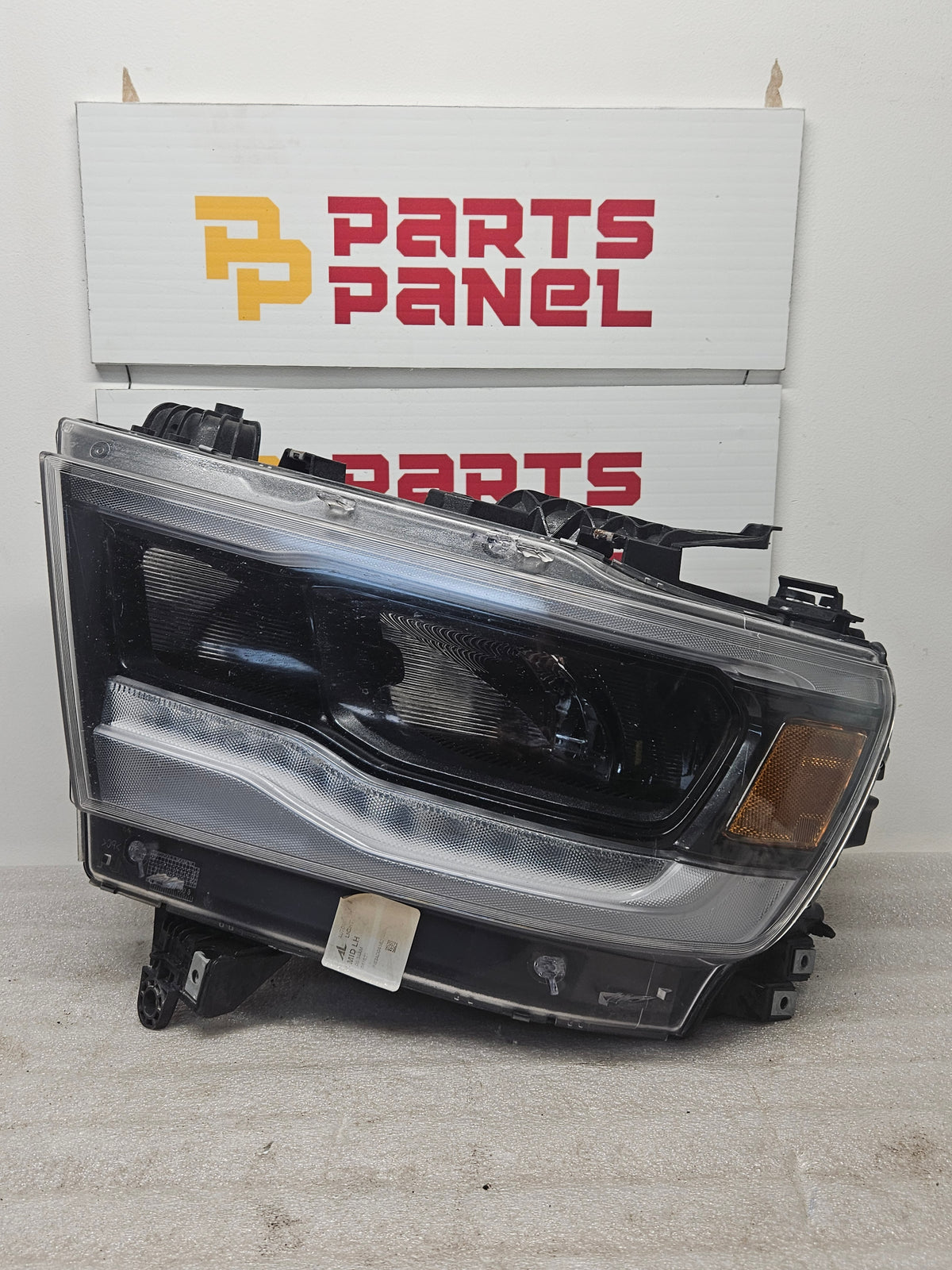 2019-2024 RAM 1500 LED DRIVER SIDE HEADLIGHT OEM USED 68316089AH .
