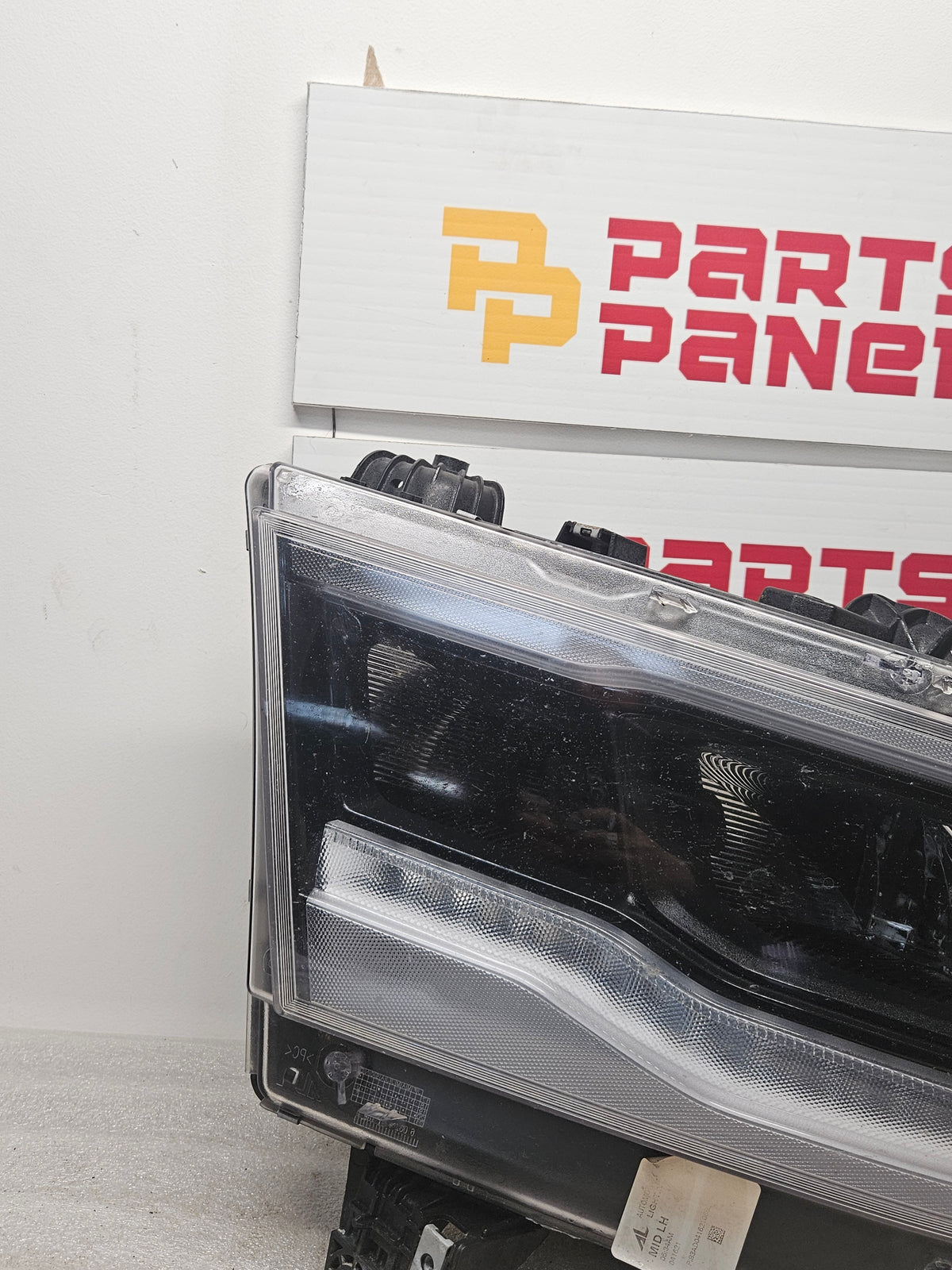 2019-2024 RAM 1500 LED DRIVER SIDE HEADLIGHT OEM USED 68316089AH .