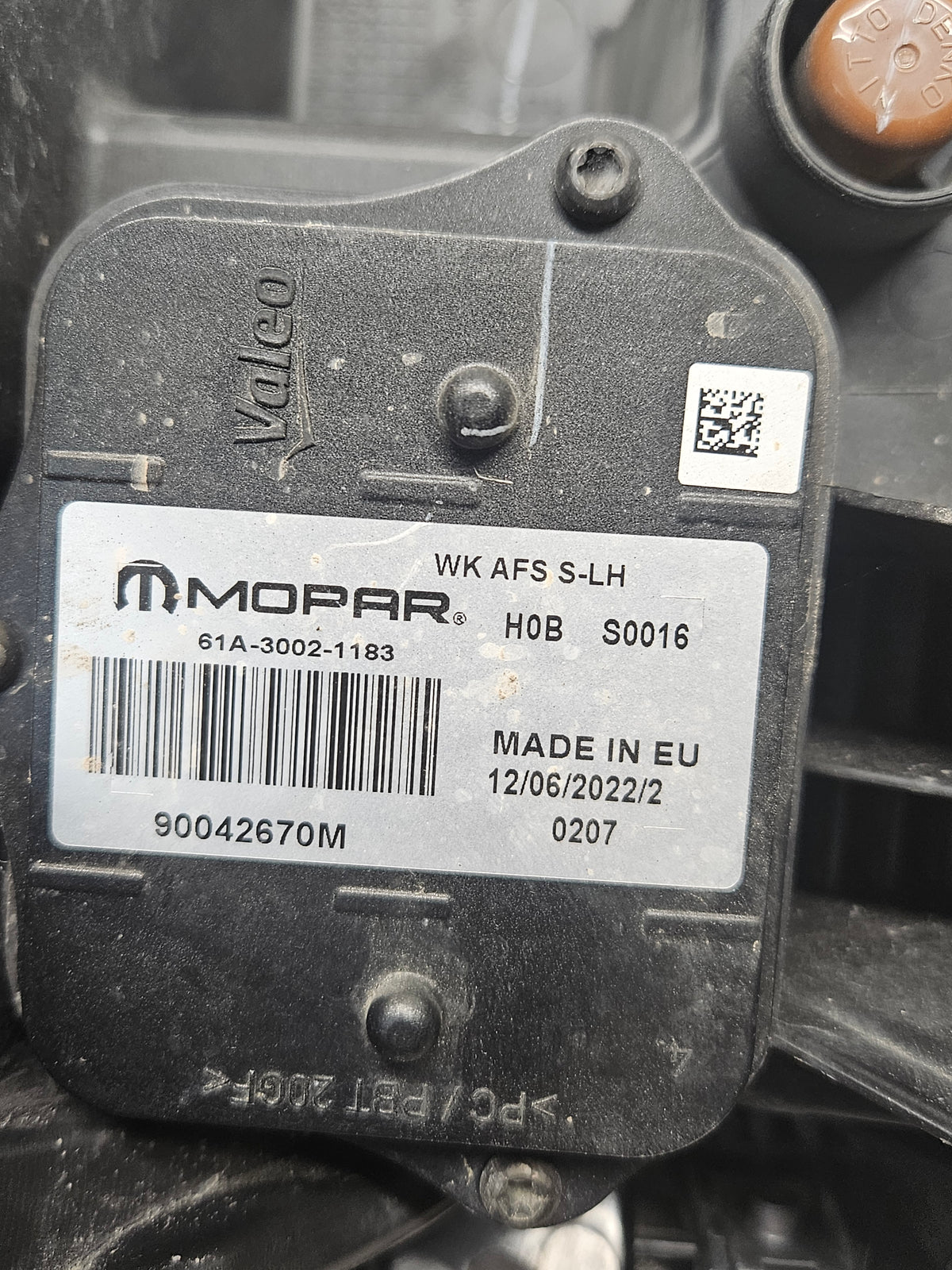 2014-2022 JEEP GRAND CHEROKEE (WK2 CHASSIS) XENON HID DRIVER SIDE HEADLIGHT OEM USED 61A-3002-1183