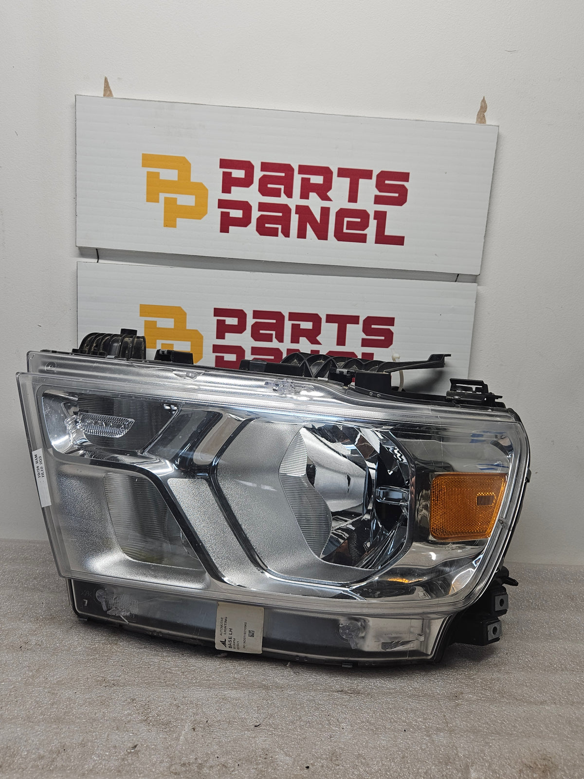 2019-2024 NEW STYLE RAM 1500 HALOGEN DRIVER SIDE HEADLIGHT OEM USED P68316081AH