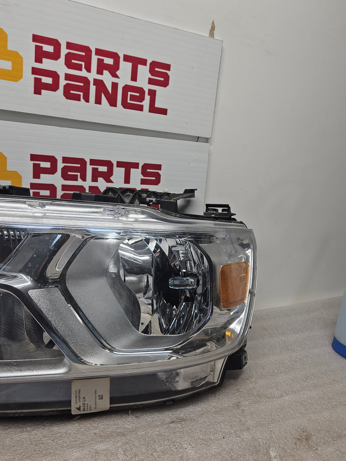 2019-2024 NEW STYLE RAM 1500 HALOGEN DRIVER SIDE HEADLIGHT OEM USED P68316081AH