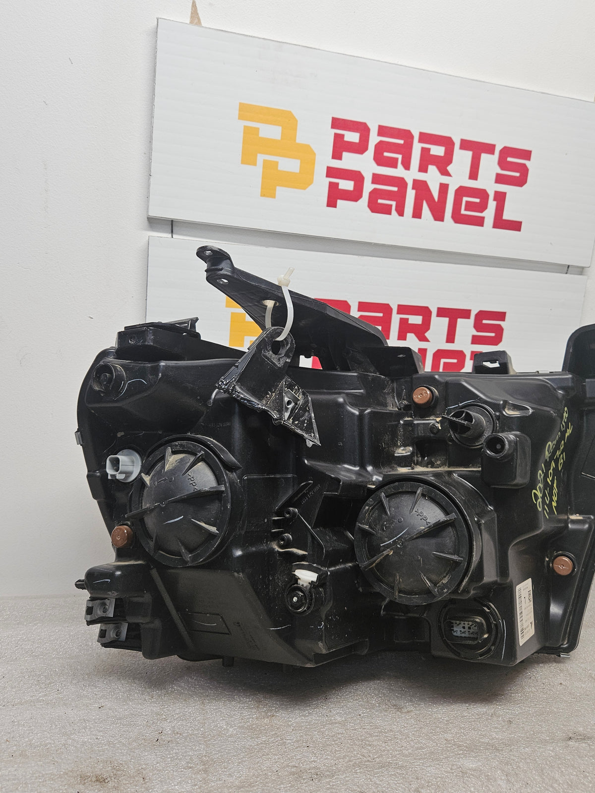 2019-2024 NEW STYLE RAM 1500 HALOGEN DRIVER SIDE HEADLIGHT OEM USED P68316081AH